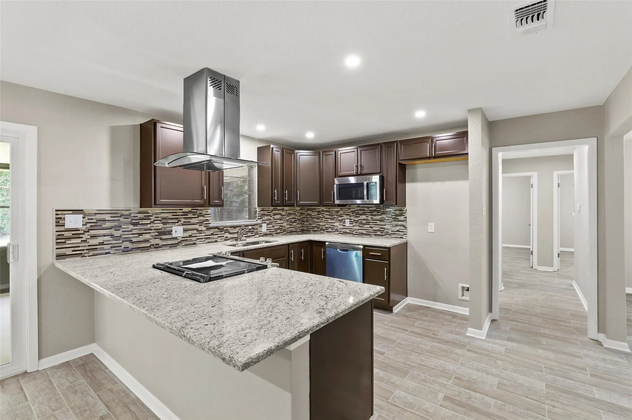 Single Family Residence For Rent in Tarrant County , 7425 S College Circle, North Richland Hills, Texas 76180, 3 Bedroom, 2 Bathroom, 2 Garage spaces, 1,358 Sqft, built in 1960, mls#21387681, Real Estate Agent in North Richland Hills, Homes For Rent in Tarrant county, Homes For Rent in North Richland Hills, Realtor in North Richland Hills Texas, Real Estate Brokerage Independent Realty Texas, Luminita Cordes Realtor