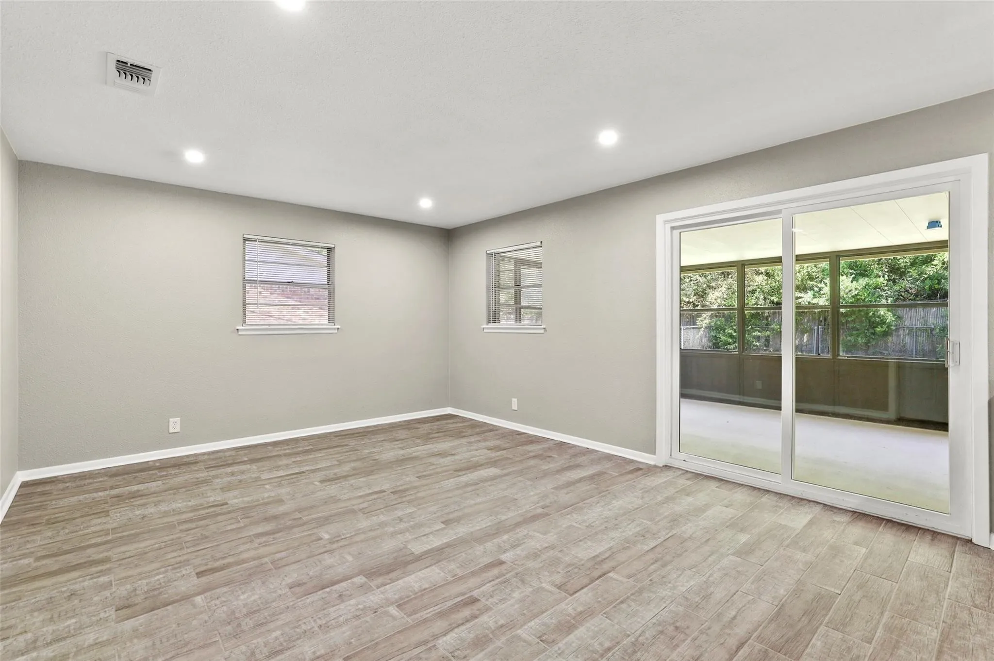 Single Family Residence For Rent in Tarrant County , 7425 S College Circle, North Richland Hills, Texas 76180, 3 Bedroom, 2 Bathroom, 2 Garage spaces, 1,358 Sqft, built in 1960, mls#21387681, Real Estate Agent in North Richland Hills, Homes For Rent in Tarrant county, Homes For Rent in North Richland Hills, Realtor in North Richland Hills Texas, Real Estate Brokerage Independent Realty Texas, Luminita Cordes Realtor
