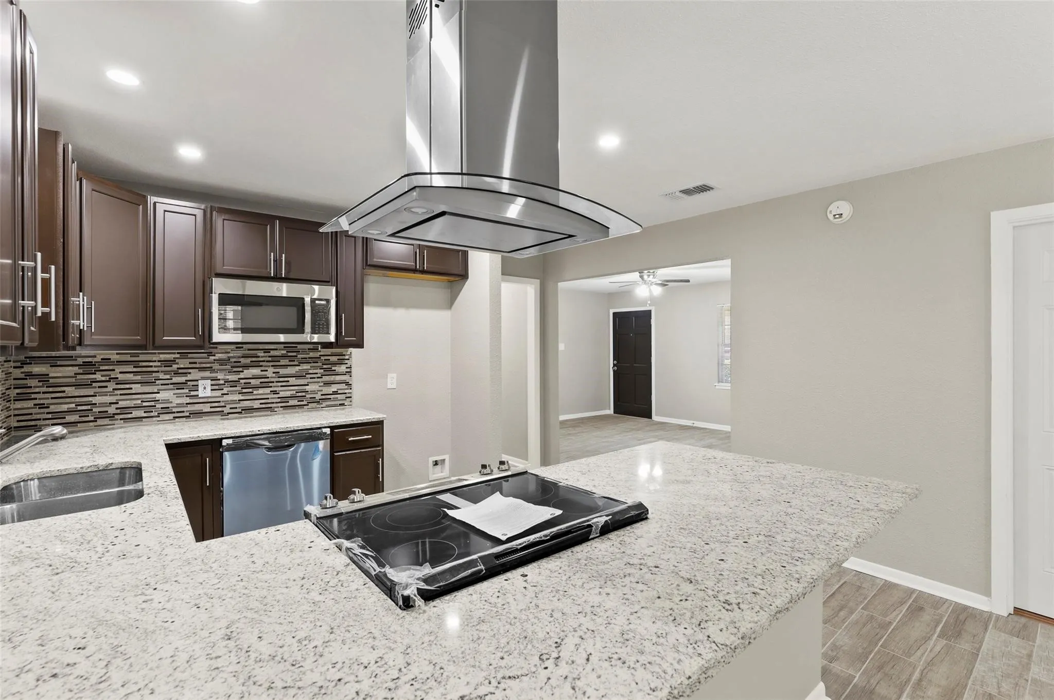 Single Family Residence For Rent in Tarrant County , 7425 S College Circle, North Richland Hills, Texas 76180, 3 Bedroom, 2 Bathroom, 2 Garage spaces, 1,358 Sqft, built in 1960, mls#21387681, Real Estate Agent in North Richland Hills, Homes For Rent in Tarrant county, Homes For Rent in North Richland Hills, Realtor in North Richland Hills Texas, Real Estate Brokerage Independent Realty Texas, Luminita Cordes Realtor