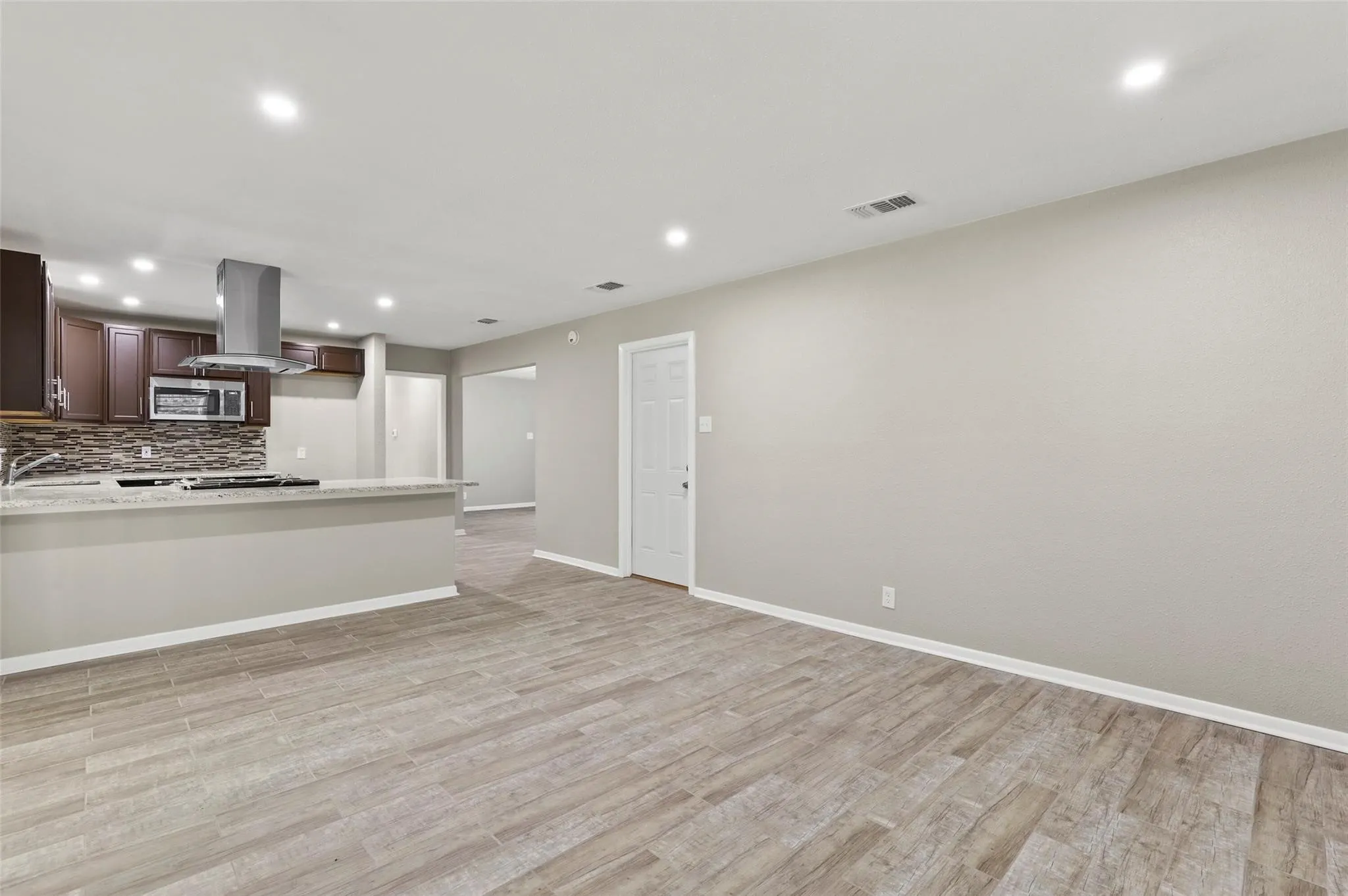 Single Family Residence For Rent in Tarrant County , 7425 S College Circle, North Richland Hills, Texas 76180, 3 Bedroom, 2 Bathroom, 2 Garage spaces, 1,358 Sqft, built in 1960, mls#21387681, Real Estate Agent in North Richland Hills, Homes For Rent in Tarrant county, Homes For Rent in North Richland Hills, Realtor in North Richland Hills Texas, Real Estate Brokerage Independent Realty Texas, Luminita Cordes Realtor