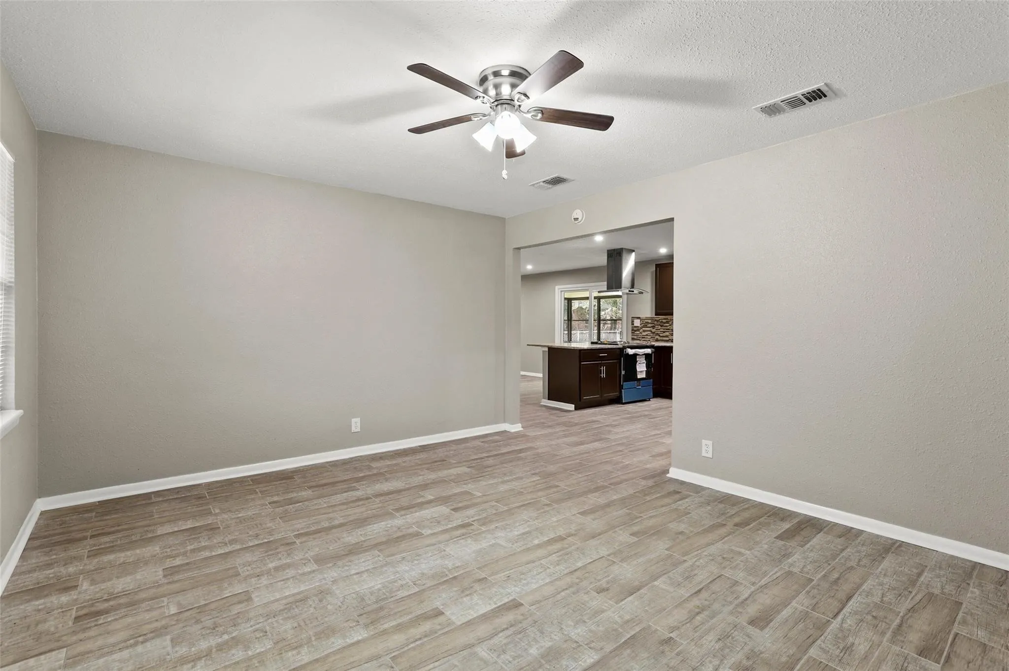 Single Family Residence For Rent in Tarrant County , 7425 S College Circle, North Richland Hills, Texas 76180, 3 Bedroom, 2 Bathroom, 2 Garage spaces, 1,358 Sqft, built in 1960, mls#21387681, Real Estate Agent in North Richland Hills, Homes For Rent in Tarrant county, Homes For Rent in North Richland Hills, Realtor in North Richland Hills Texas, Real Estate Brokerage Independent Realty Texas, Luminita Cordes Realtor