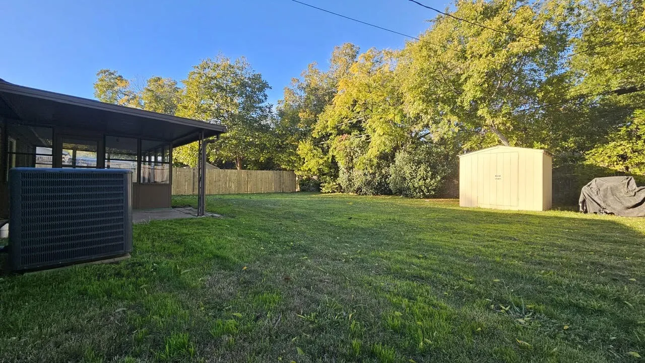 Single Family Residence For Rent in Tarrant County , 7425 S College Circle, North Richland Hills, Texas 76180, 3 Bedroom, 2 Bathroom, 2 Garage spaces, 1,358 Sqft, built in 1960, mls#21387681, Real Estate Agent in North Richland Hills, Homes For Rent in Tarrant county, Homes For Rent in North Richland Hills, Realtor in North Richland Hills Texas, Real Estate Brokerage Independent Realty Texas, Luminita Cordes Realtor