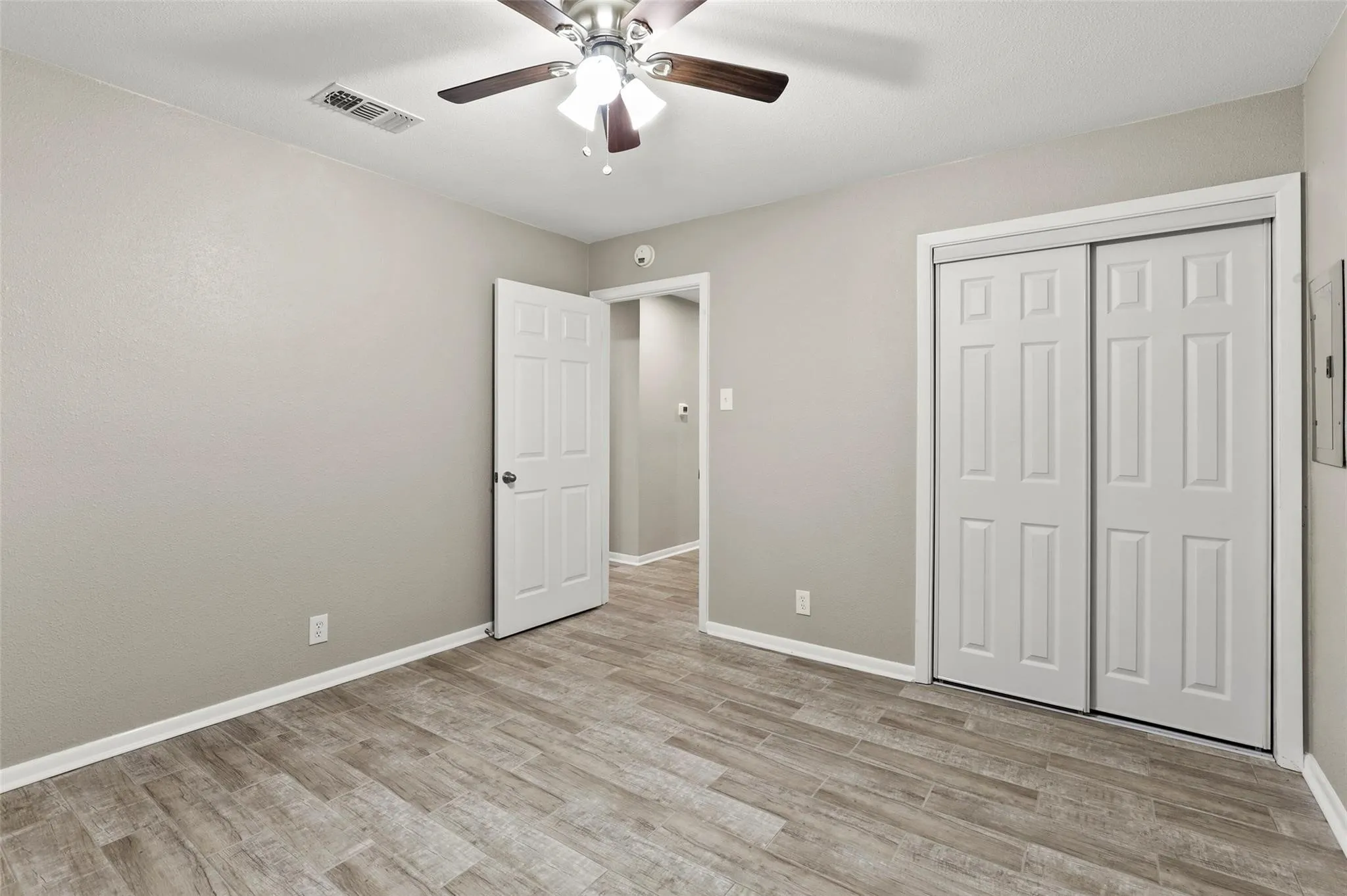 Single Family Residence For Rent in Tarrant County , 7425 S College Circle, North Richland Hills, Texas 76180, 3 Bedroom, 2 Bathroom, 2 Garage spaces, 1,358 Sqft, built in 1960, mls#21387681, Real Estate Agent in North Richland Hills, Homes For Rent in Tarrant county, Homes For Rent in North Richland Hills, Realtor in North Richland Hills Texas, Real Estate Brokerage Independent Realty Texas, Luminita Cordes Realtor