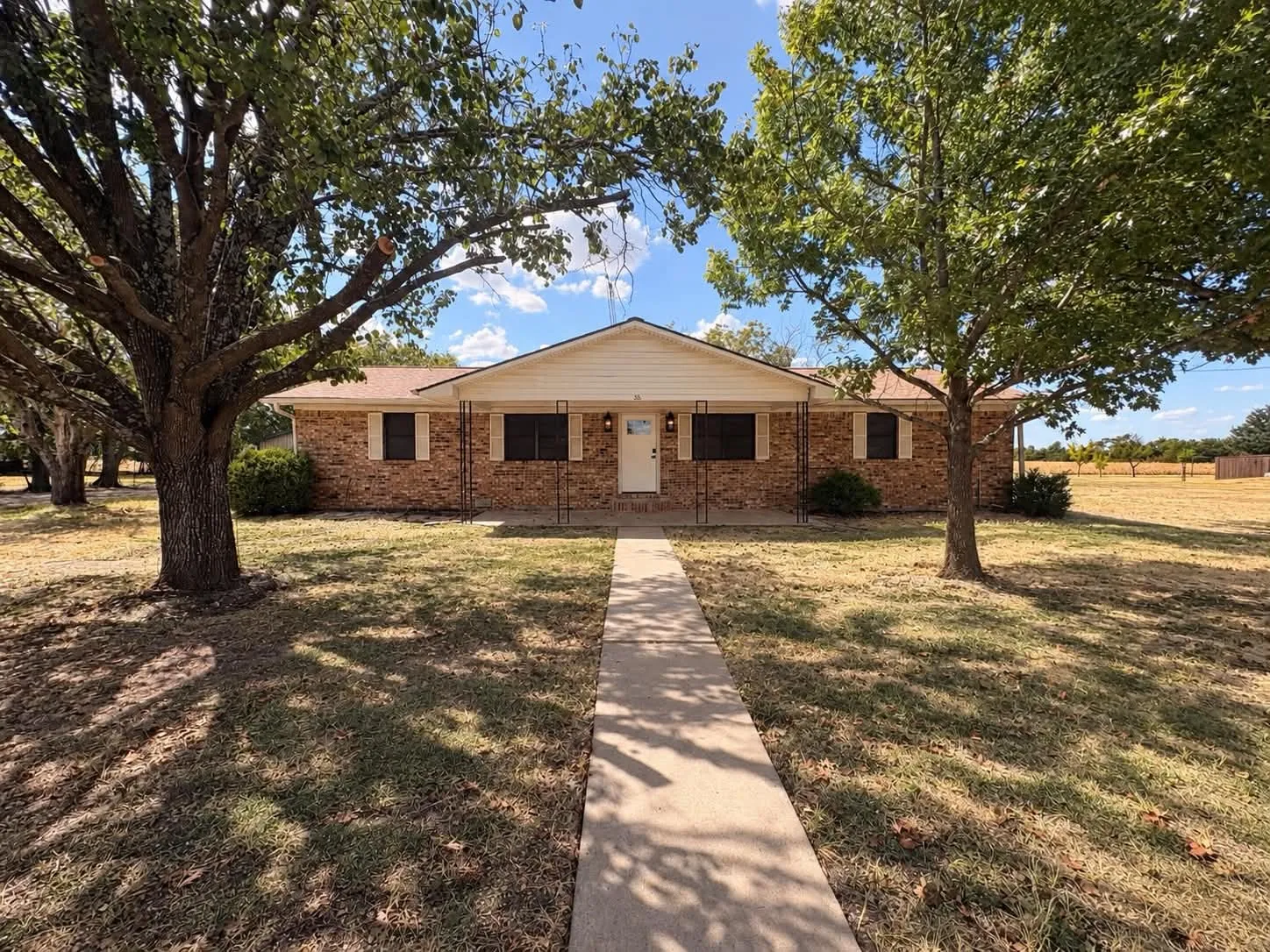 Welcome to 801 N Main in Dodd City, TX!
