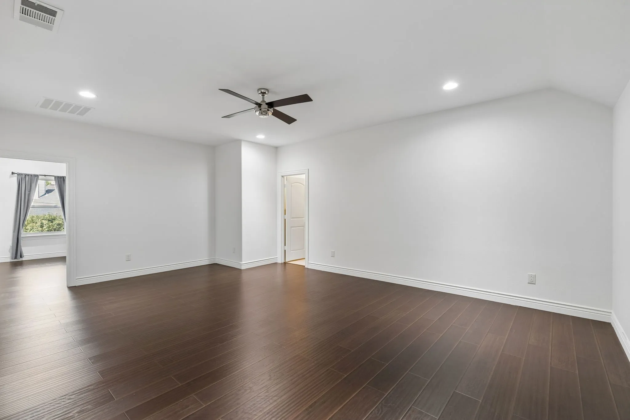 Single Family Residence For Rent in Denton County , 1012 Mallard Way, Flower Mound, Texas 75028, 5 Bedroom, 4 Bathroom, 3 Garage spaces, 3,010 Sqft, built in 2013, mls#21387351, Real Estate Agent in Flower Mound, Homes For Rent in Denton county, Homes For Rent in Flower Mound, Realtor in Flower Mound Texas, Real Estate Brokerage Independent Realty Texas, Luminita Cordes Realtor