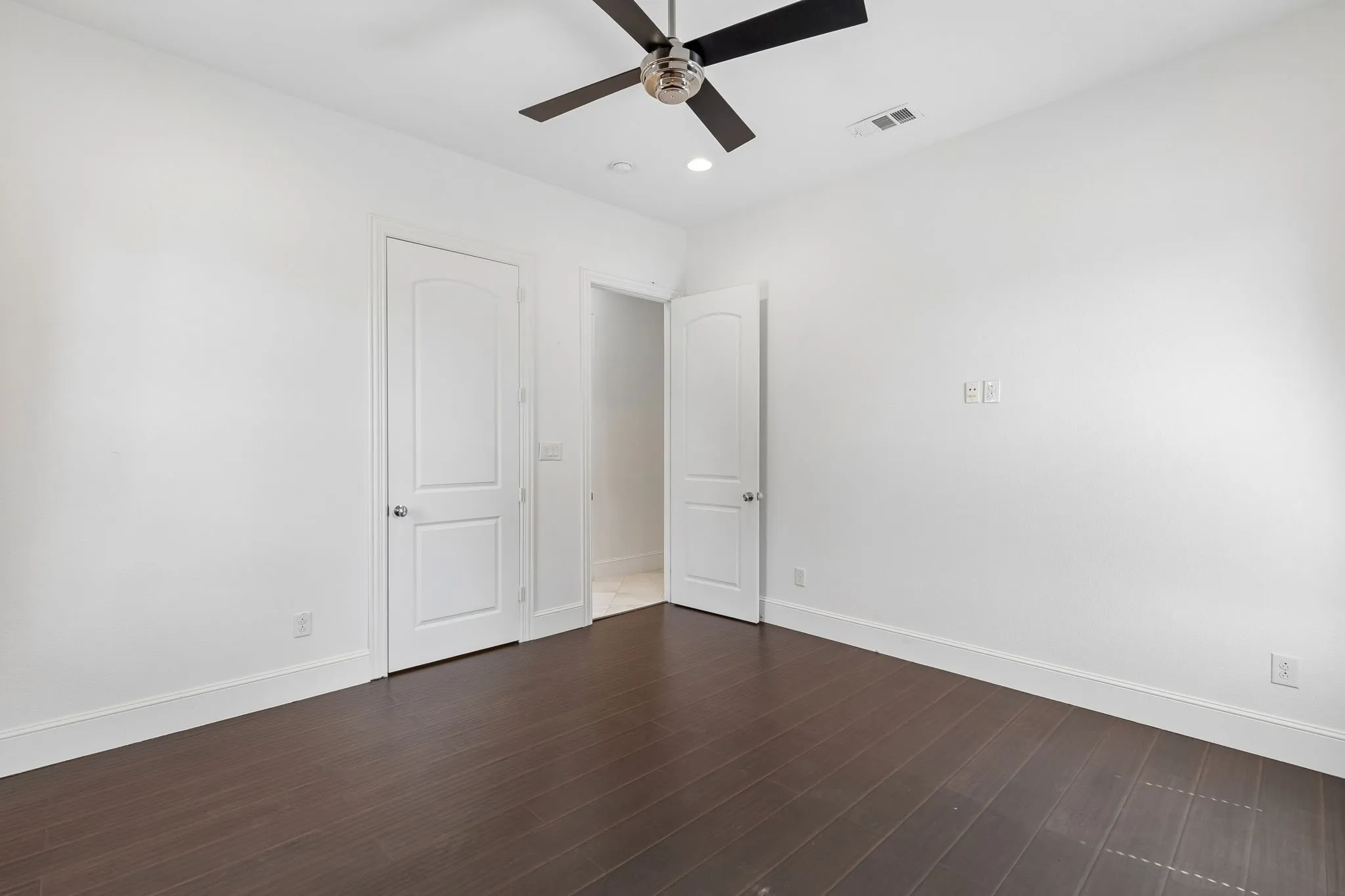 Single Family Residence For Rent in Denton County , 1012 Mallard Way, Flower Mound, Texas 75028, 5 Bedroom, 4 Bathroom, 3 Garage spaces, 3,010 Sqft, built in 2013, mls#21387351, Real Estate Agent in Flower Mound, Homes For Rent in Denton county, Homes For Rent in Flower Mound, Realtor in Flower Mound Texas, Real Estate Brokerage Independent Realty Texas, Luminita Cordes Realtor