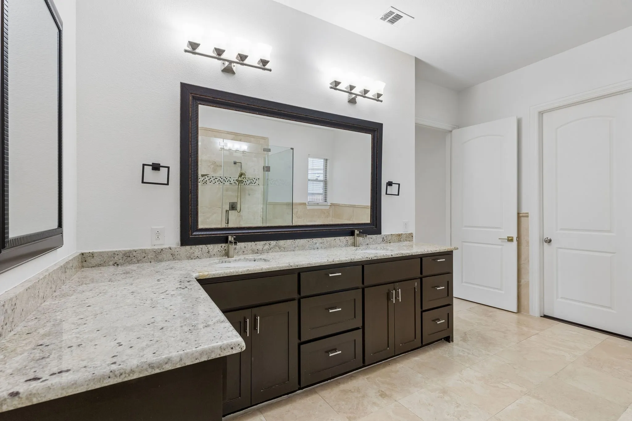 Single Family Residence For Rent in Denton County , 1012 Mallard Way, Flower Mound, Texas 75028, 5 Bedroom, 4 Bathroom, 3 Garage spaces, 3,010 Sqft, built in 2013, mls#21387351, Real Estate Agent in Flower Mound, Homes For Rent in Denton county, Homes For Rent in Flower Mound, Realtor in Flower Mound Texas, Real Estate Brokerage Independent Realty Texas, Luminita Cordes Realtor