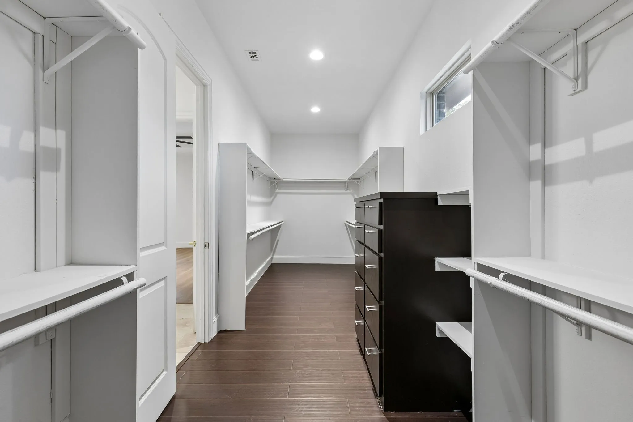 Single Family Residence For Rent in Denton County , 1012 Mallard Way, Flower Mound, Texas 75028, 5 Bedroom, 4 Bathroom, 3 Garage spaces, 3,010 Sqft, built in 2013, mls#21387351, Real Estate Agent in Flower Mound, Homes For Rent in Denton county, Homes For Rent in Flower Mound, Realtor in Flower Mound Texas, Real Estate Brokerage Independent Realty Texas, Luminita Cordes Realtor