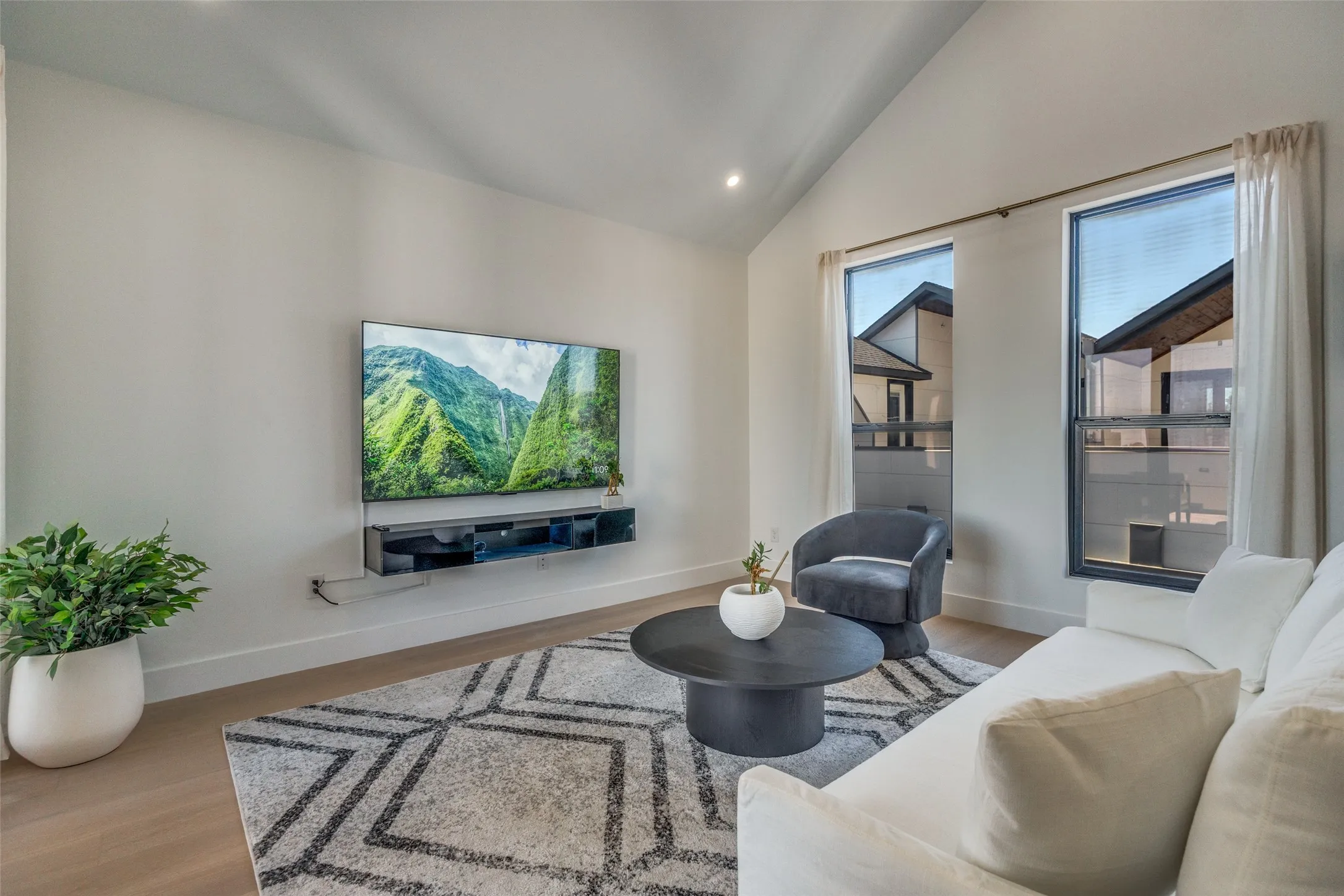 Condominium For Rent in Dallas County , 710 W 10th Street 101, Dallas, Texas 75208, 2 Bedroom, 4 Bathroom, 2 Garage spaces, 2,025 Sqft, built in 2026, mls#21386901, Real Estate Agent in Dallas, Homes For Rent in Dallas county, Homes For Rent in Dallas, Realtor in Dallas Texas, Real Estate Brokerage Independent Realty Texas, Luminita Cordes Realtor