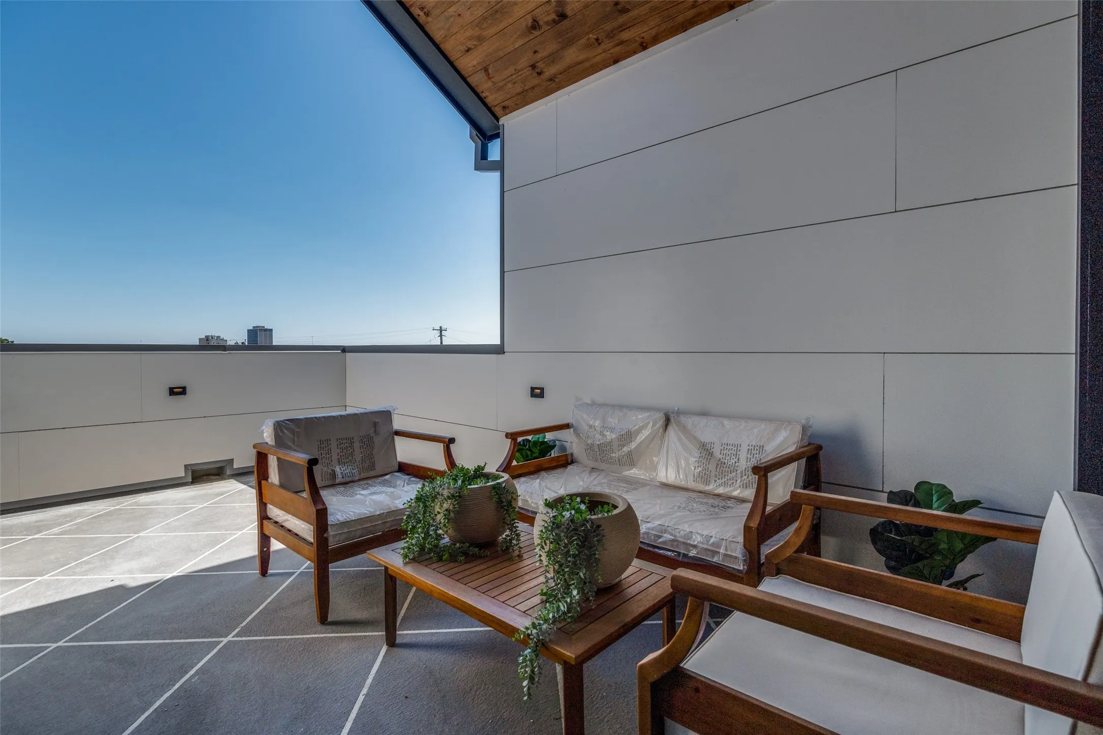Condominium For Rent in Dallas County , 710 W 10th Street 101, Dallas, Texas 75208, 2 Bedroom, 4 Bathroom, 2 Garage spaces, 2,025 Sqft, built in 2026, mls#21386901, Real Estate Agent in Dallas, Homes For Rent in Dallas county, Homes For Rent in Dallas, Realtor in Dallas Texas, Real Estate Brokerage Independent Realty Texas, Luminita Cordes Realtor