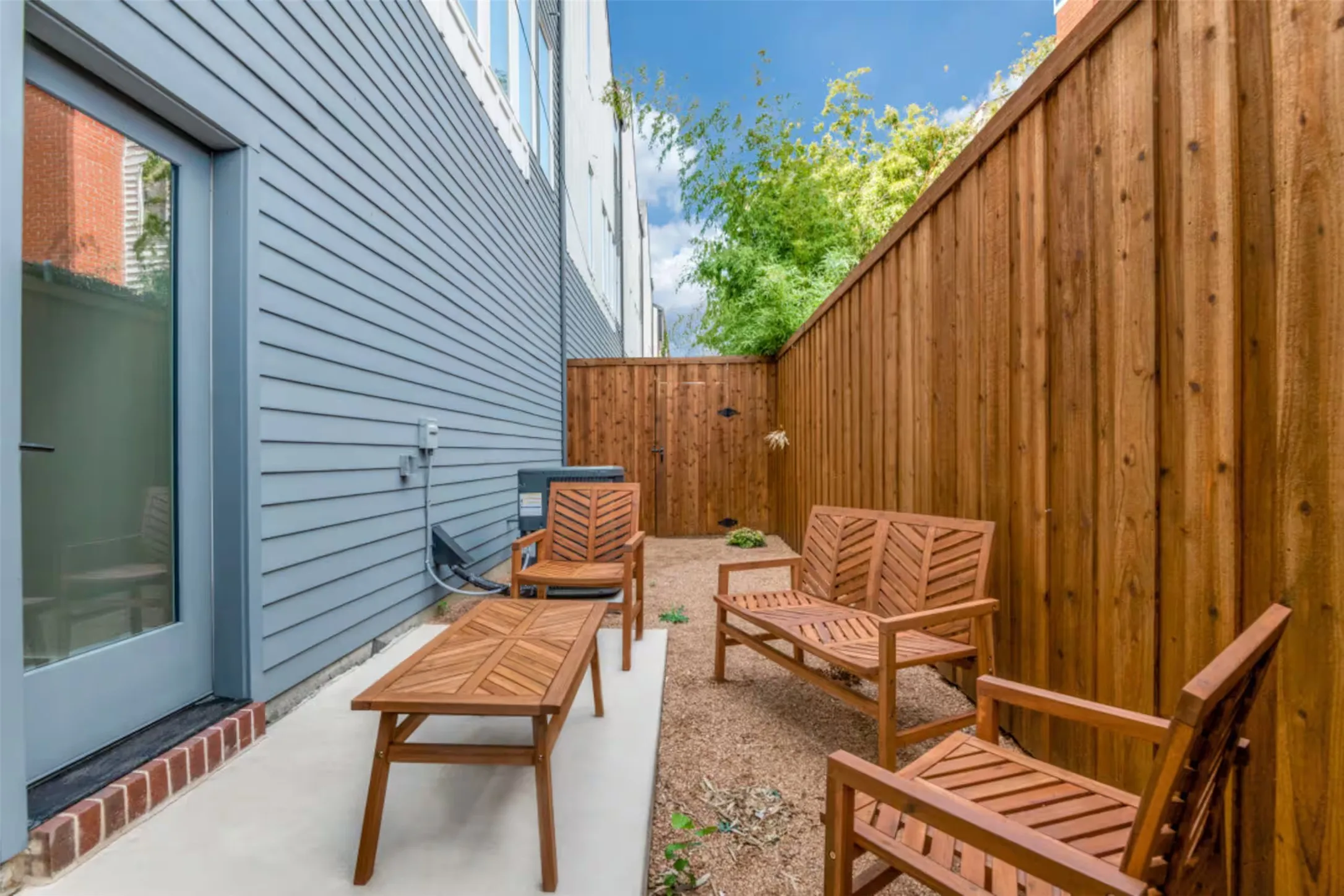 Townhouse For Rent in Dallas County , 2915 Lucas Drive 102, Dallas, Texas 75219, 2 Bedroom, 3 Bathroom, 2 Garage spaces, 1,766 Sqft, built in 2023, mls#21387718, Real Estate Agent in Dallas, Homes For Rent in Dallas county, Homes For Rent in Dallas, Realtor in Dallas Texas, Real Estate Brokerage Independent Realty Texas, Luminita Cordes Realtor