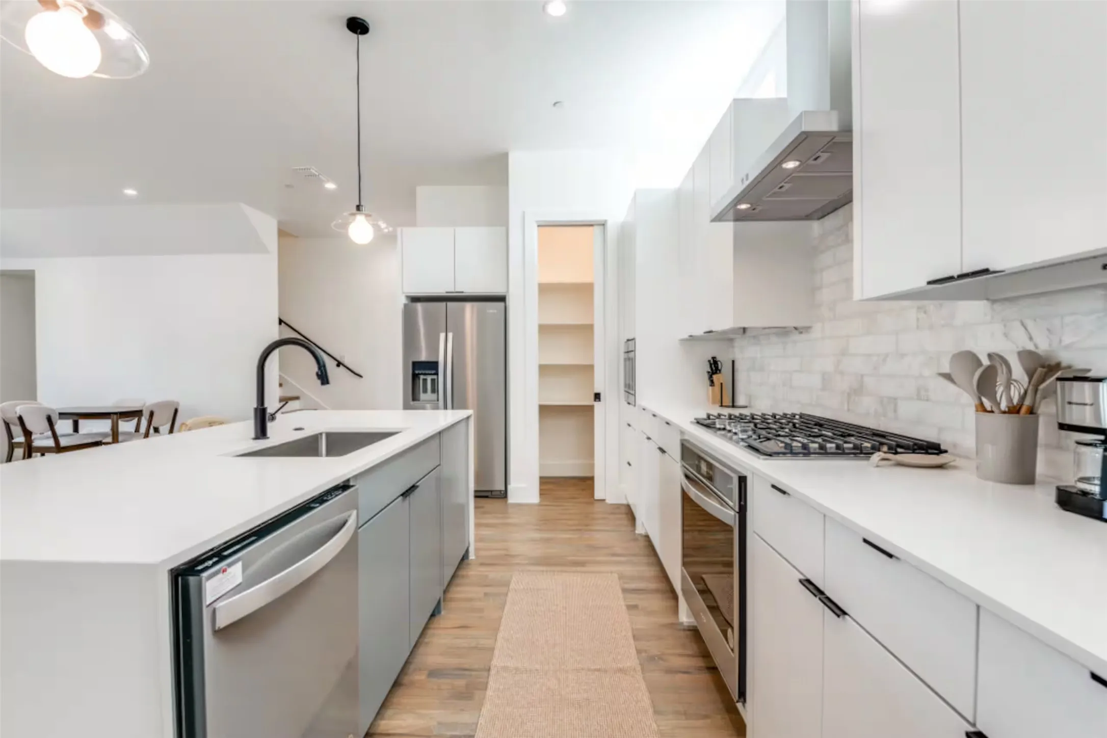 Townhouse For Rent in Dallas County , 2915 Lucas Drive 102, Dallas, Texas 75219, 2 Bedroom, 3 Bathroom, 2 Garage spaces, 1,766 Sqft, built in 2023, mls#21387718, Real Estate Agent in Dallas, Homes For Rent in Dallas county, Homes For Rent in Dallas, Realtor in Dallas Texas, Real Estate Brokerage Independent Realty Texas, Luminita Cordes Realtor