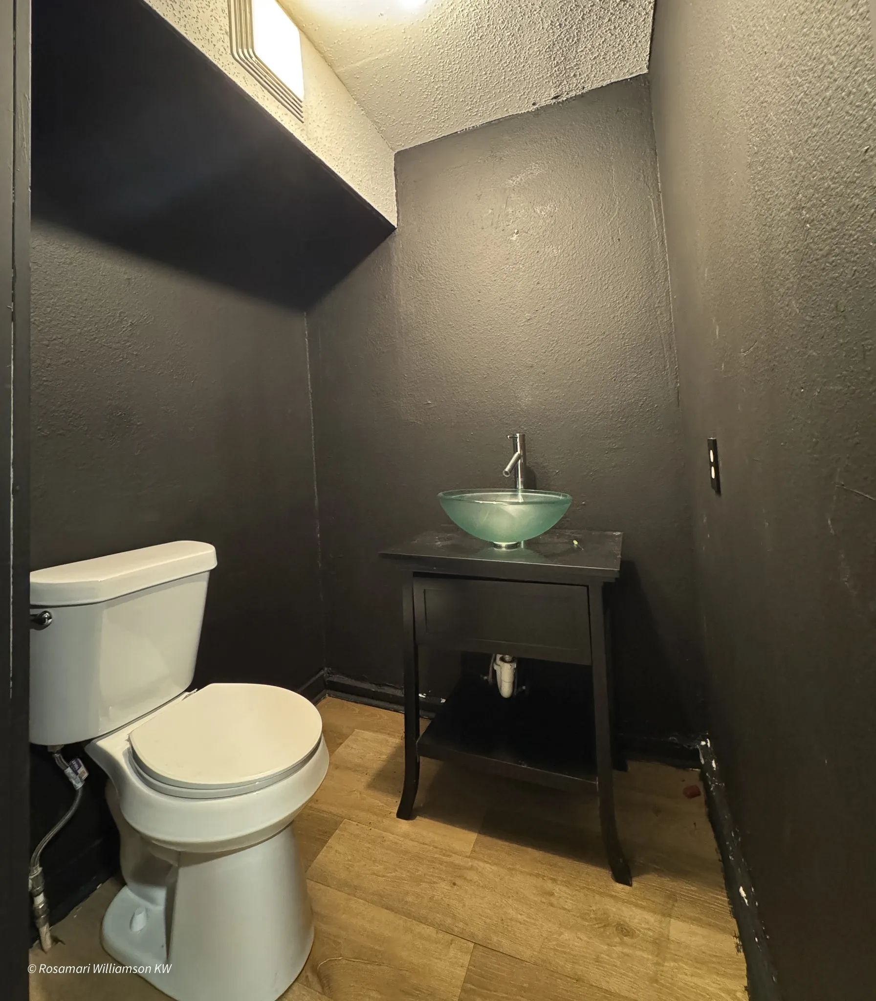 Restroom-3 located in Suite 4