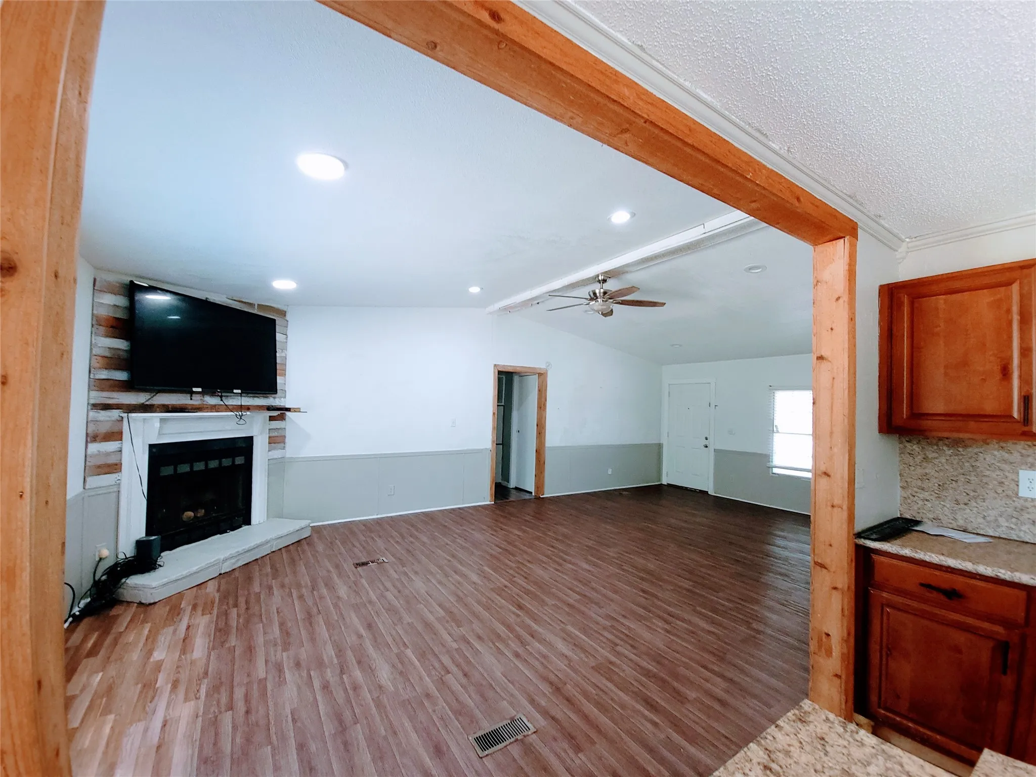 Mobile Home For Sale in Johnson County , 11309 County Road 510, Venus, Texas 76084, 3 Bedroom, 2 Bathroom, Garage spaces, 1,568 Sqft, built in 1996, mls#21367093, Real Estate Agent in Venus, Homes For Sale in Johnson county, Homes For Sale in Venus, Realtor in Venus Texas, Real Estate Brokerage Independent Realty Texas, Luminita Cordes Realtor