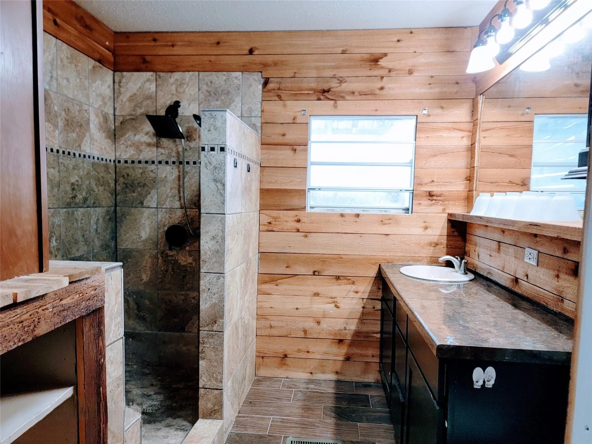 Mobile Home For Sale in Johnson County , 11309 County Road 510, Venus, Texas 76084, 3 Bedroom, 2 Bathroom, Garage spaces, 1,568 Sqft, built in 1996, mls#21367093, Real Estate Agent in Venus, Homes For Sale in Johnson county, Homes For Sale in Venus, Realtor in Venus Texas, Real Estate Brokerage Independent Realty Texas, Luminita Cordes Realtor