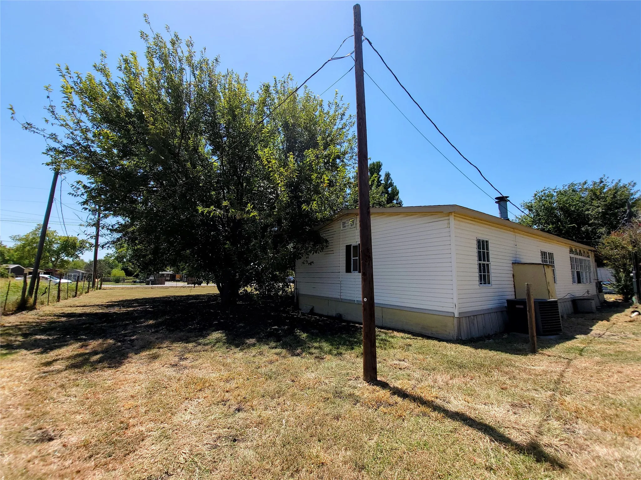 Mobile Home For Sale in Johnson County , 11309 County Road 510, Venus, Texas 76084, 3 Bedroom, 2 Bathroom, Garage spaces, 1,568 Sqft, built in 1996, mls#21367093, Real Estate Agent in Venus, Homes For Sale in Johnson county, Homes For Sale in Venus, Realtor in Venus Texas, Real Estate Brokerage Independent Realty Texas, Luminita Cordes Realtor