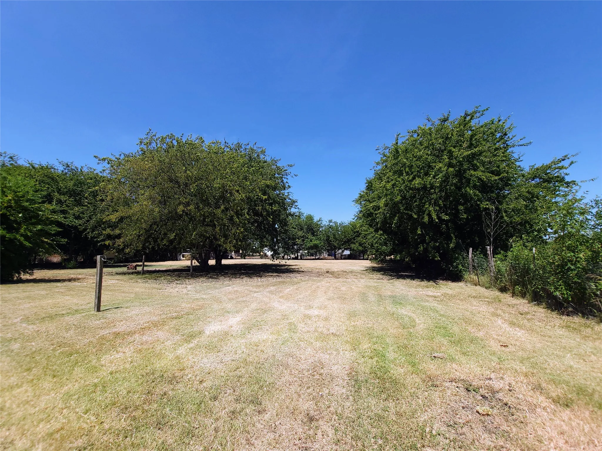 Mobile Home For Sale in Johnson County , 11309 County Road 510, Venus, Texas 76084, 3 Bedroom, 2 Bathroom, Garage spaces, 1,568 Sqft, built in 1996, mls#21367093, Real Estate Agent in Venus, Homes For Sale in Johnson county, Homes For Sale in Venus, Realtor in Venus Texas, Real Estate Brokerage Independent Realty Texas, Luminita Cordes Realtor