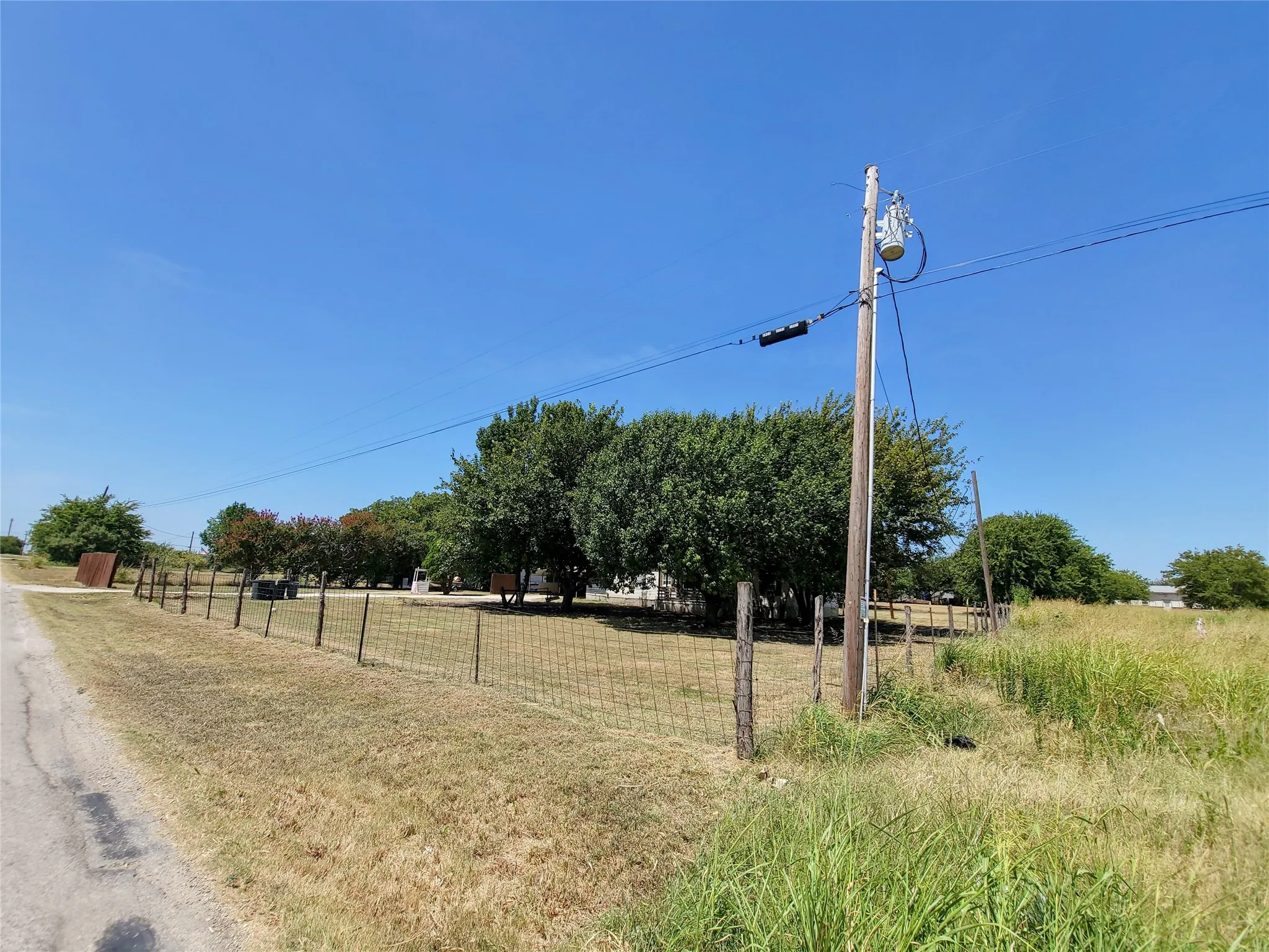 Mobile Home For Sale in Johnson County , 11309 County Road 510, Venus, Texas 76084, 3 Bedroom, 2 Bathroom, Garage spaces, 1,568 Sqft, built in 1996, mls#21367093, Real Estate Agent in Venus, Homes For Sale in Johnson county, Homes For Sale in Venus, Realtor in Venus Texas, Real Estate Brokerage Independent Realty Texas, Luminita Cordes Realtor