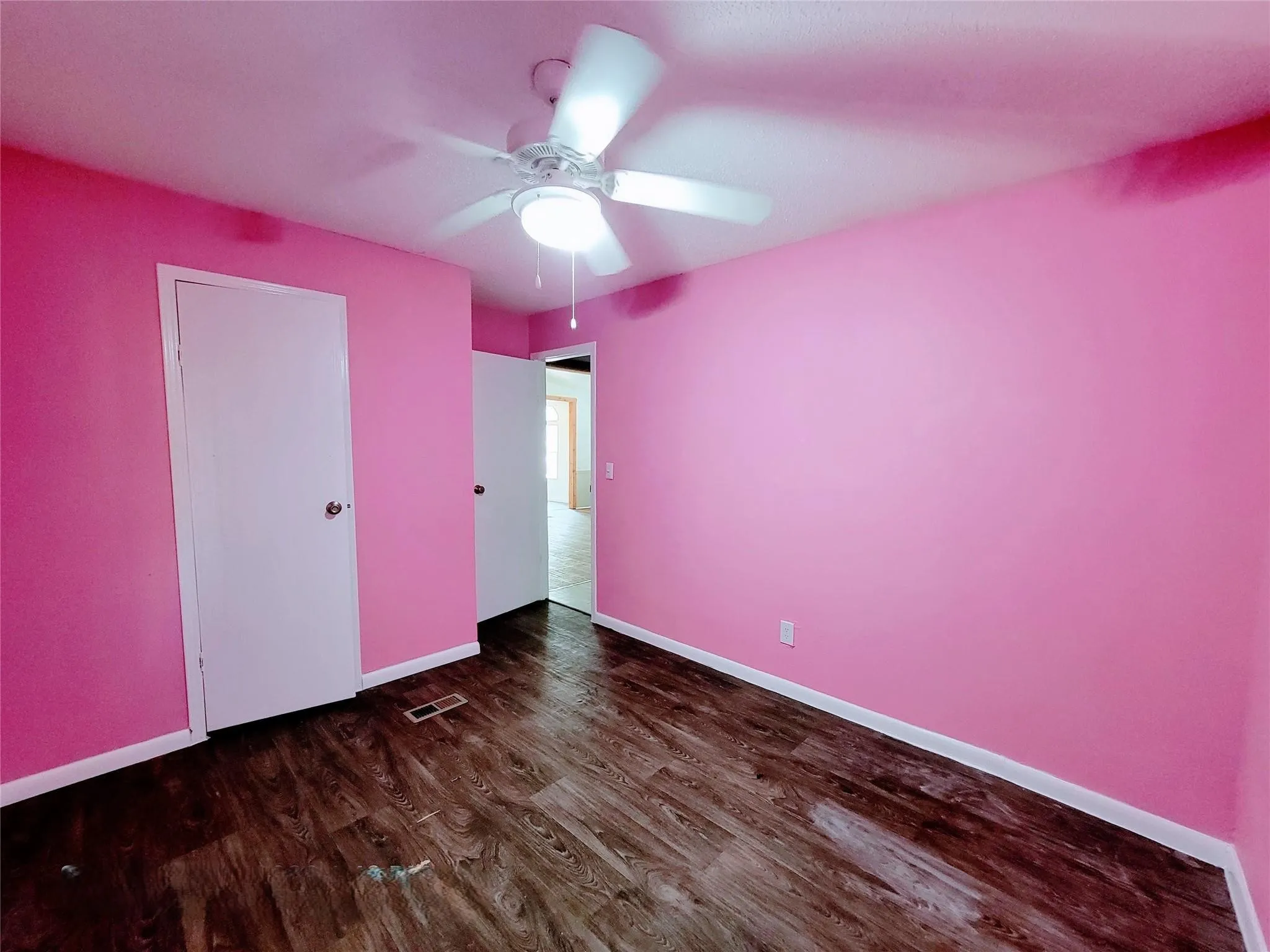 Mobile Home For Sale in Johnson County , 11309 County Road 510, Venus, Texas 76084, 3 Bedroom, 2 Bathroom, Garage spaces, 1,568 Sqft, built in 1996, mls#21367093, Real Estate Agent in Venus, Homes For Sale in Johnson county, Homes For Sale in Venus, Realtor in Venus Texas, Real Estate Brokerage Independent Realty Texas, Luminita Cordes Realtor