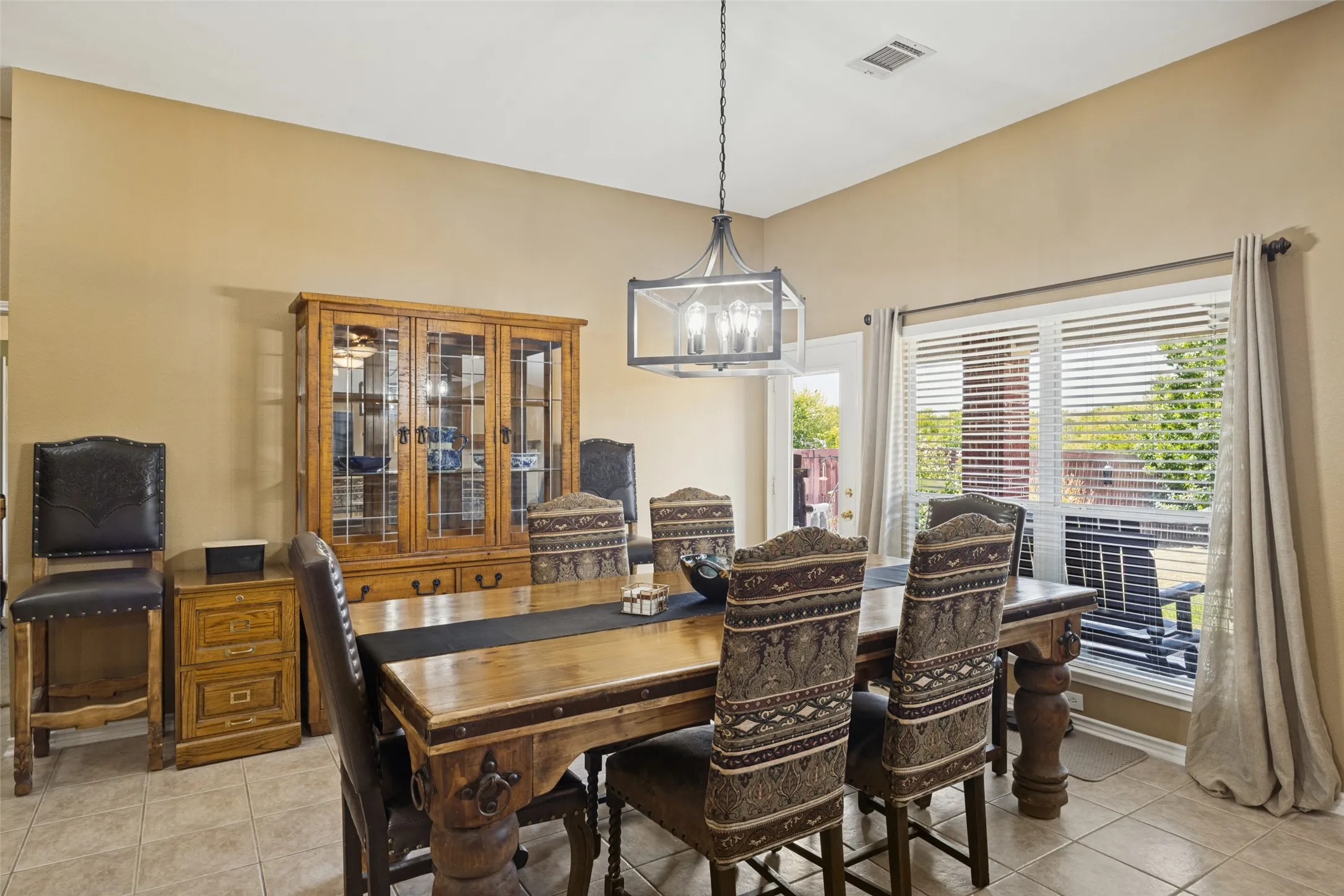 Single Family Residence For Sale in Collin County , 2007 Stonecrest Trail, Wylie, Texas 75098, 4 Bedroom, 3 Bathroom, 3 Garage spaces, 2,972 Sqft, built in 2003, mls#21387717, Real Estate Agent in Wylie, Homes For Sale in Collin county, Homes For Sale in Wylie, Realtor in Wylie Texas, Real Estate Brokerage Independent Realty Texas, Luminita Cordes Realtor