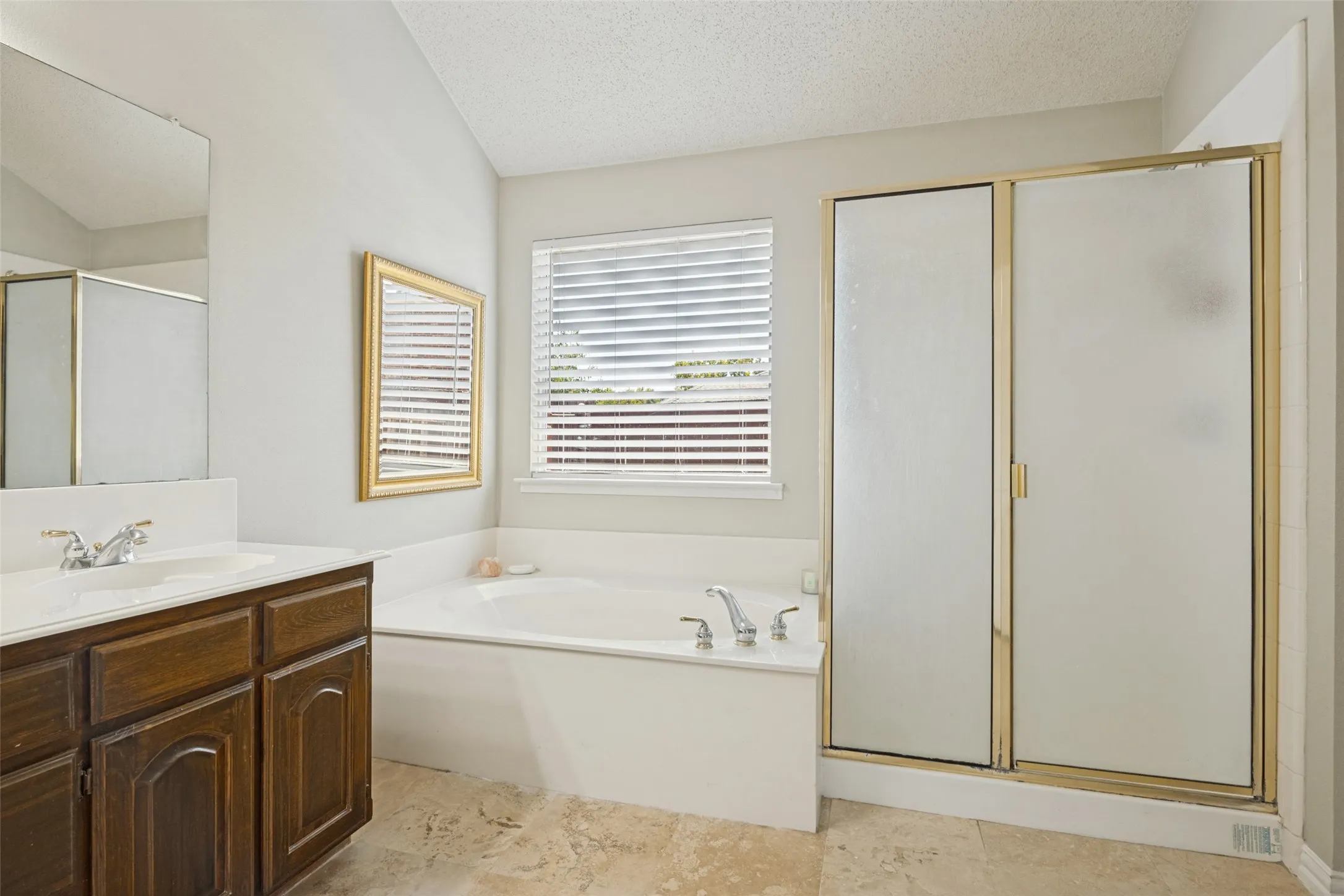 Single Family Residence For Sale in Collin County , 2007 Stonecrest Trail, Wylie, Texas 75098, 4 Bedroom, 3 Bathroom, 3 Garage spaces, 2,972 Sqft, built in 2003, mls#21387717, Real Estate Agent in Wylie, Homes For Sale in Collin county, Homes For Sale in Wylie, Realtor in Wylie Texas, Real Estate Brokerage Independent Realty Texas, Luminita Cordes Realtor