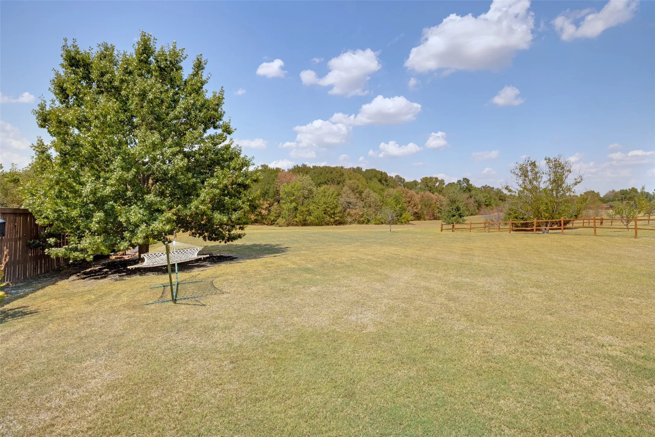 Single Family Residence For Sale in Collin County , 2007 Stonecrest Trail, Wylie, Texas 75098, 4 Bedroom, 3 Bathroom, 3 Garage spaces, 2,972 Sqft, built in 2003, mls#21387717, Real Estate Agent in Wylie, Homes For Sale in Collin county, Homes For Sale in Wylie, Realtor in Wylie Texas, Real Estate Brokerage Independent Realty Texas, Luminita Cordes Realtor