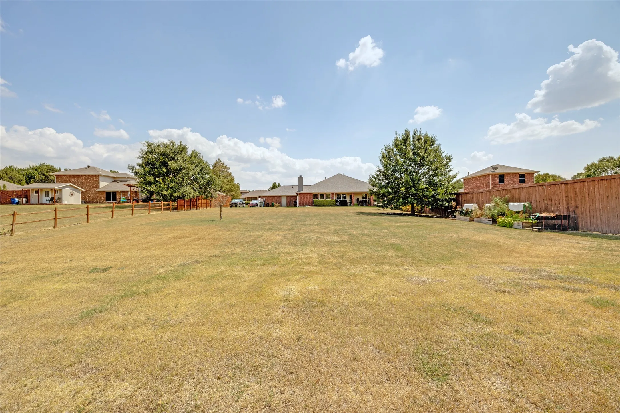 Single Family Residence For Sale in Collin County , 2007 Stonecrest Trail, Wylie, Texas 75098, 4 Bedroom, 3 Bathroom, 3 Garage spaces, 2,972 Sqft, built in 2003, mls#21387717, Real Estate Agent in Wylie, Homes For Sale in Collin county, Homes For Sale in Wylie, Realtor in Wylie Texas, Real Estate Brokerage Independent Realty Texas, Luminita Cordes Realtor