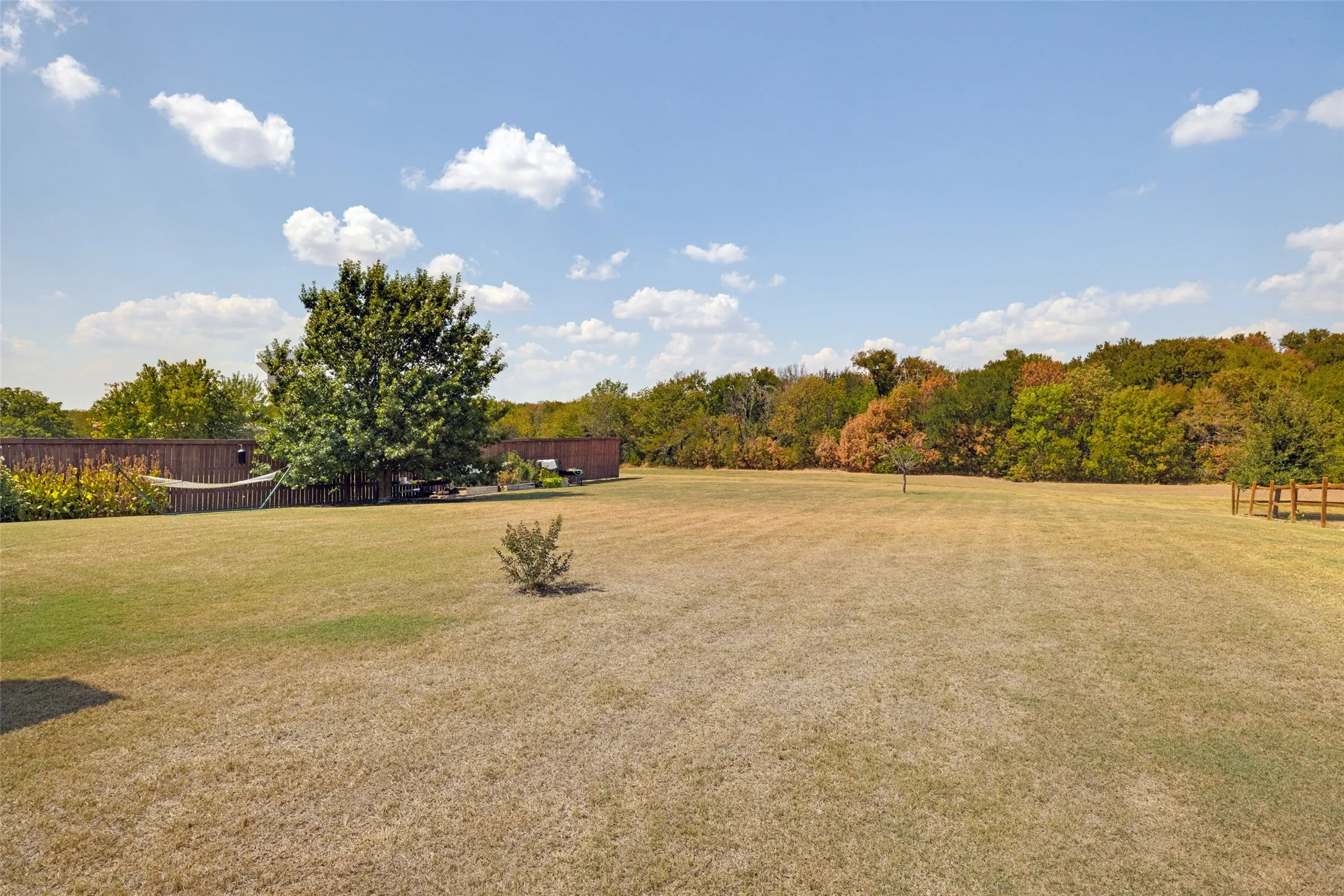 Single Family Residence For Sale in Collin County , 2007 Stonecrest Trail, Wylie, Texas 75098, 4 Bedroom, 3 Bathroom, 3 Garage spaces, 2,972 Sqft, built in 2003, mls#21387717, Real Estate Agent in Wylie, Homes For Sale in Collin county, Homes For Sale in Wylie, Realtor in Wylie Texas, Real Estate Brokerage Independent Realty Texas, Luminita Cordes Realtor