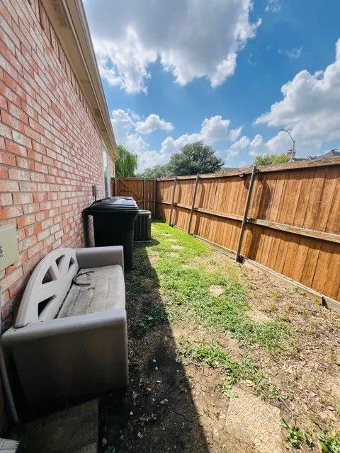 Single Family Residence For Rent in Dallas County , 8648 Mill Creek Road, Irving, Texas 75063, 3 Bedroom, 2 Bathroom, 2 Garage spaces, 1,491 Sqft, built in 1993, mls#21386484, Real Estate Agent in Irving, Homes For Rent in Dallas county, Homes For Rent in Irving, Realtor in Irving Texas, Real Estate Brokerage Independent Realty Texas, Luminita Cordes Realtor