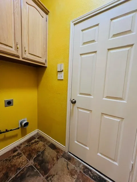 Single Family Residence For Rent in Dallas County , 8648 Mill Creek Road, Irving, Texas 75063, 3 Bedroom, 2 Bathroom, 2 Garage spaces, 1,491 Sqft, built in 1993, mls#21386484, Real Estate Agent in Irving, Homes For Rent in Dallas county, Homes For Rent in Irving, Realtor in Irving Texas, Real Estate Brokerage Independent Realty Texas, Luminita Cordes Realtor
