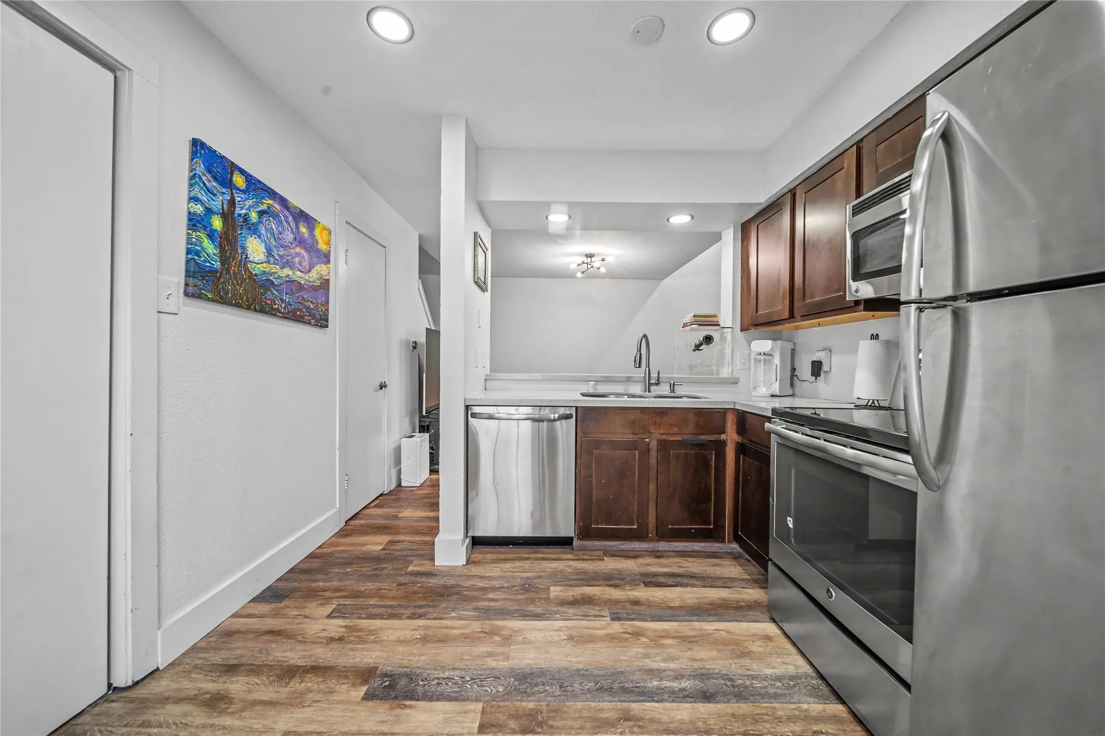Condominium For Sale in Dallas County , 4777 Cedar Springs Road 3Q, Dallas, Texas 75219, 1 Bedroom, 2 Bathroom, Garage spaces, 803 Sqft, built in 1983, mls#21383402, Real Estate Agent in Dallas, Homes For Sale in Dallas county, Homes For Sale in Dallas, Realtor in Dallas Texas, Real Estate Brokerage Independent Realty Texas, Luminita Cordes Realtor
