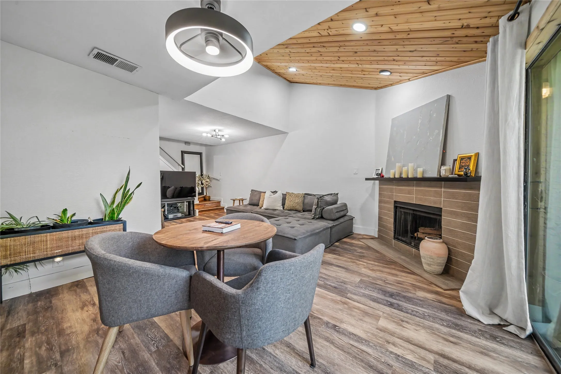 Condominium For Sale in Dallas County , 4777 Cedar Springs Road 3Q, Dallas, Texas 75219, 1 Bedroom, 2 Bathroom, Garage spaces, 803 Sqft, built in 1983, mls#21383402, Real Estate Agent in Dallas, Homes For Sale in Dallas county, Homes For Sale in Dallas, Realtor in Dallas Texas, Real Estate Brokerage Independent Realty Texas, Luminita Cordes Realtor
