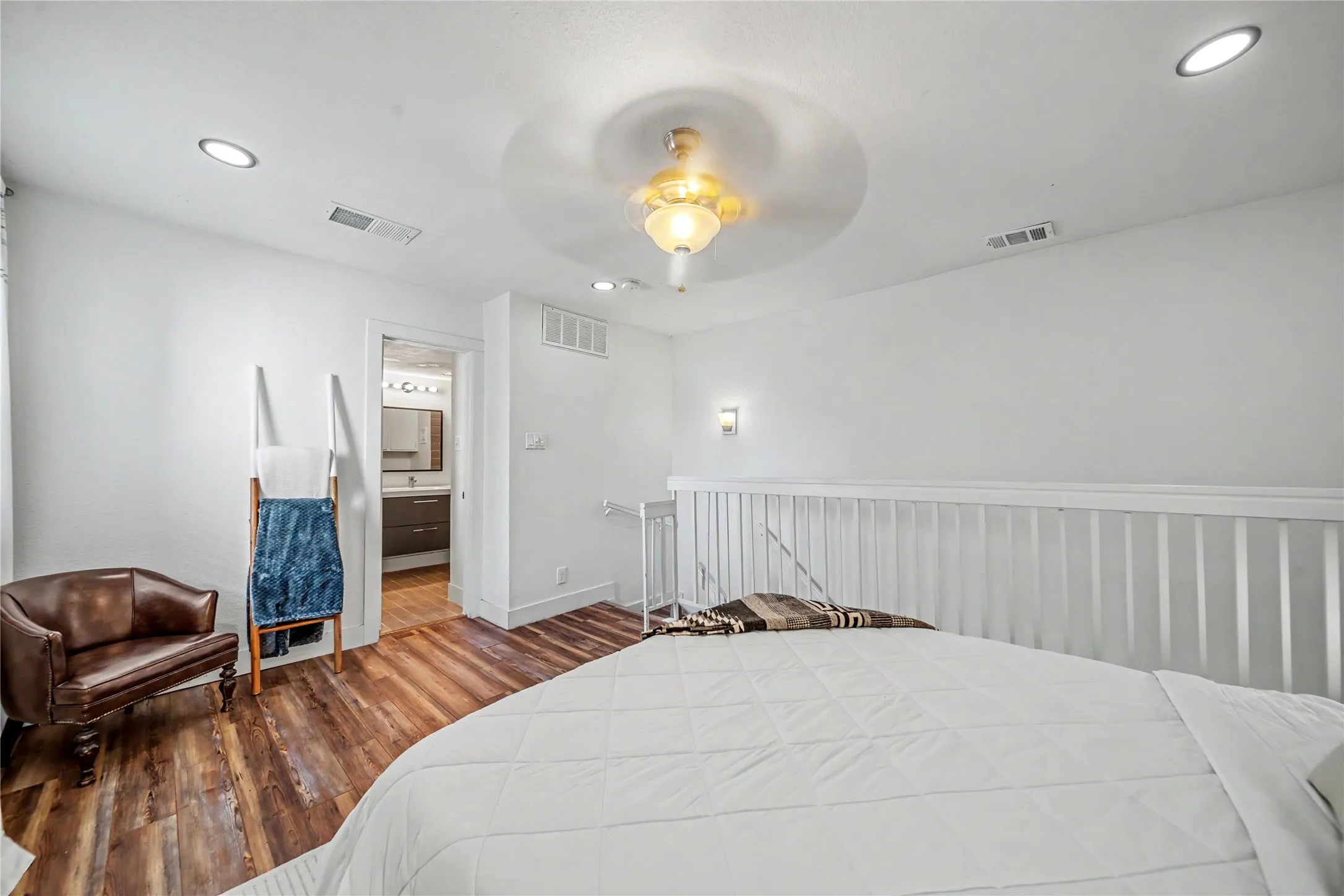 Condominium For Sale in Dallas County , 4777 Cedar Springs Road 3Q, Dallas, Texas 75219, 1 Bedroom, 2 Bathroom, Garage spaces, 803 Sqft, built in 1983, mls#21383402, Real Estate Agent in Dallas, Homes For Sale in Dallas county, Homes For Sale in Dallas, Realtor in Dallas Texas, Real Estate Brokerage Independent Realty Texas, Luminita Cordes Realtor