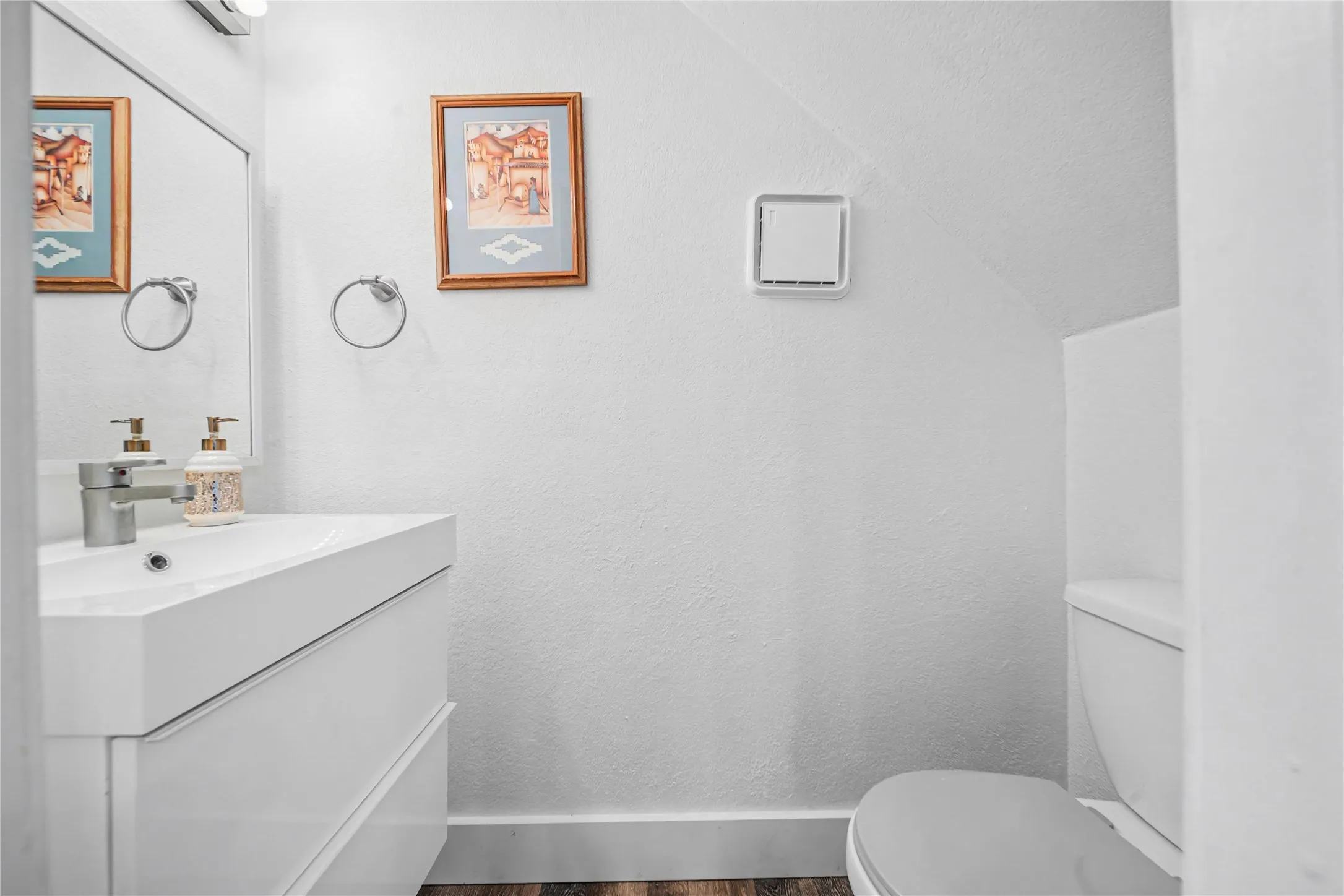 Powder Bath - 1st floor