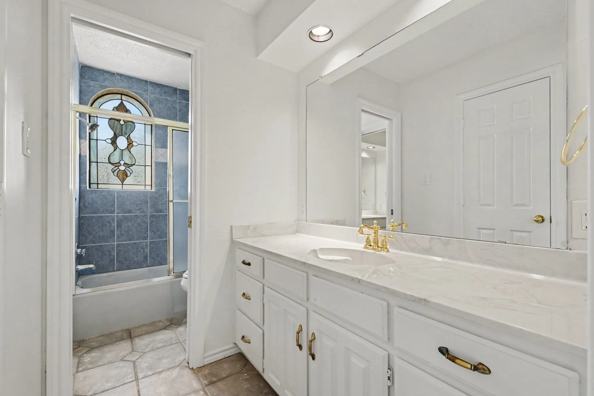 Single Family Residence For Sale in Tarrant County , 3503 Pembrooke Parkway S, Colleyville, Texas 76034, 4 Bedroom, 5 Bathroom, 2 Garage spaces, 4,147 Sqft, built in 1986, mls#21369683, Real Estate Agent in Colleyville, Homes For Sale in Tarrant county, Homes For Sale in Colleyville, Realtor in Colleyville Texas, Real Estate Brokerage Independent Realty Texas, Luminita Cordes Realtor