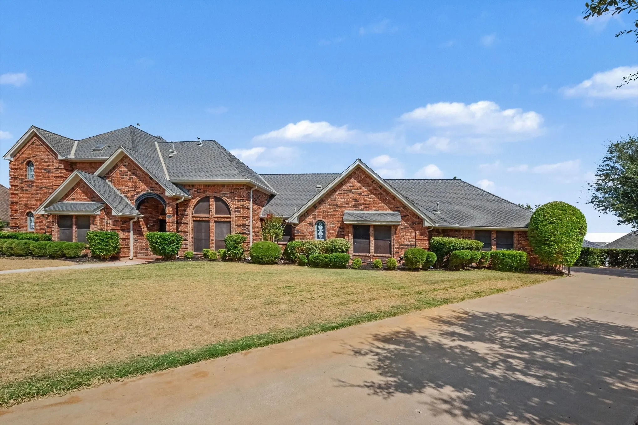 Single Family Residence For Sale in Tarrant County , 3503 Pembrooke Parkway S, Colleyville, Texas 76034, 4 Bedroom, 5 Bathroom, 2 Garage spaces, 4,147 Sqft, built in 1986, mls#21369683, Real Estate Agent in Colleyville, Homes For Sale in Tarrant county, Homes For Sale in Colleyville, Realtor in Colleyville Texas, Real Estate Brokerage Independent Realty Texas, Luminita Cordes Realtor