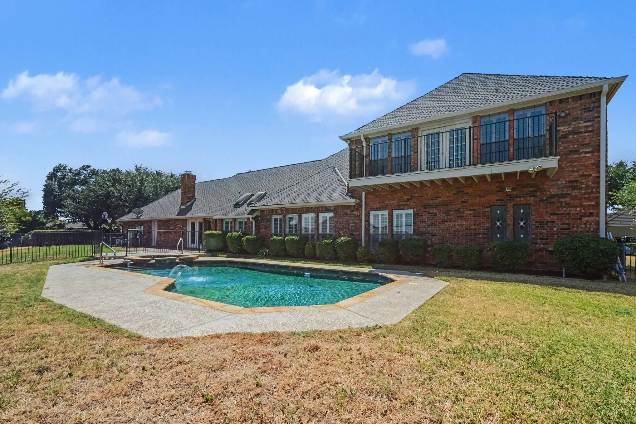 Single Family Residence For Sale in Tarrant County , 3503 Pembrooke Parkway S, Colleyville, Texas 76034, 4 Bedroom, 5 Bathroom, 2 Garage spaces, 4,147 Sqft, built in 1986, mls#21369683, Real Estate Agent in Colleyville, Homes For Sale in Tarrant county, Homes For Sale in Colleyville, Realtor in Colleyville Texas, Real Estate Brokerage Independent Realty Texas, Luminita Cordes Realtor