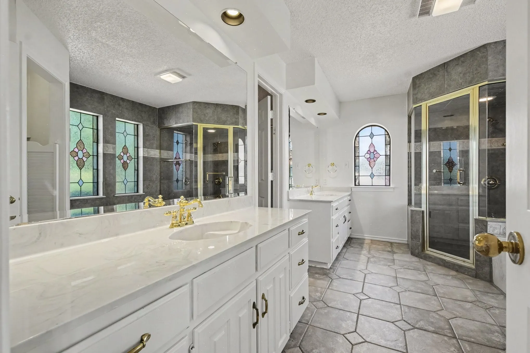 Single Family Residence For Sale in Tarrant County , 3503 Pembrooke Parkway S, Colleyville, Texas 76034, 4 Bedroom, 5 Bathroom, 2 Garage spaces, 4,147 Sqft, built in 1986, mls#21369683, Real Estate Agent in Colleyville, Homes For Sale in Tarrant county, Homes For Sale in Colleyville, Realtor in Colleyville Texas, Real Estate Brokerage Independent Realty Texas, Luminita Cordes Realtor