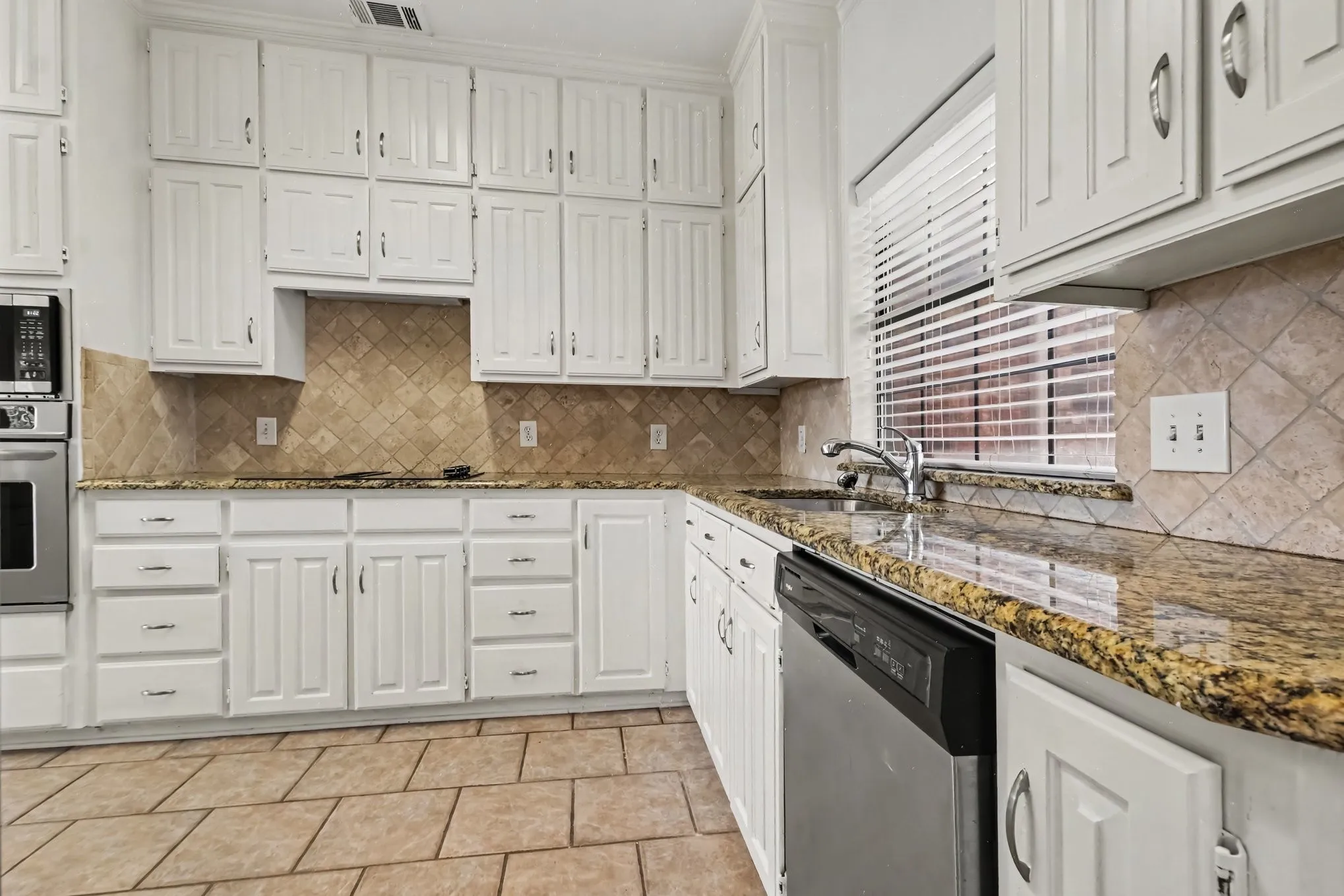 Single Family Residence For Sale in Tarrant County , 3503 Pembrooke Parkway S, Colleyville, Texas 76034, 4 Bedroom, 5 Bathroom, 2 Garage spaces, 4,147 Sqft, built in 1986, mls#21369683, Real Estate Agent in Colleyville, Homes For Sale in Tarrant county, Homes For Sale in Colleyville, Realtor in Colleyville Texas, Real Estate Brokerage Independent Realty Texas, Luminita Cordes Realtor