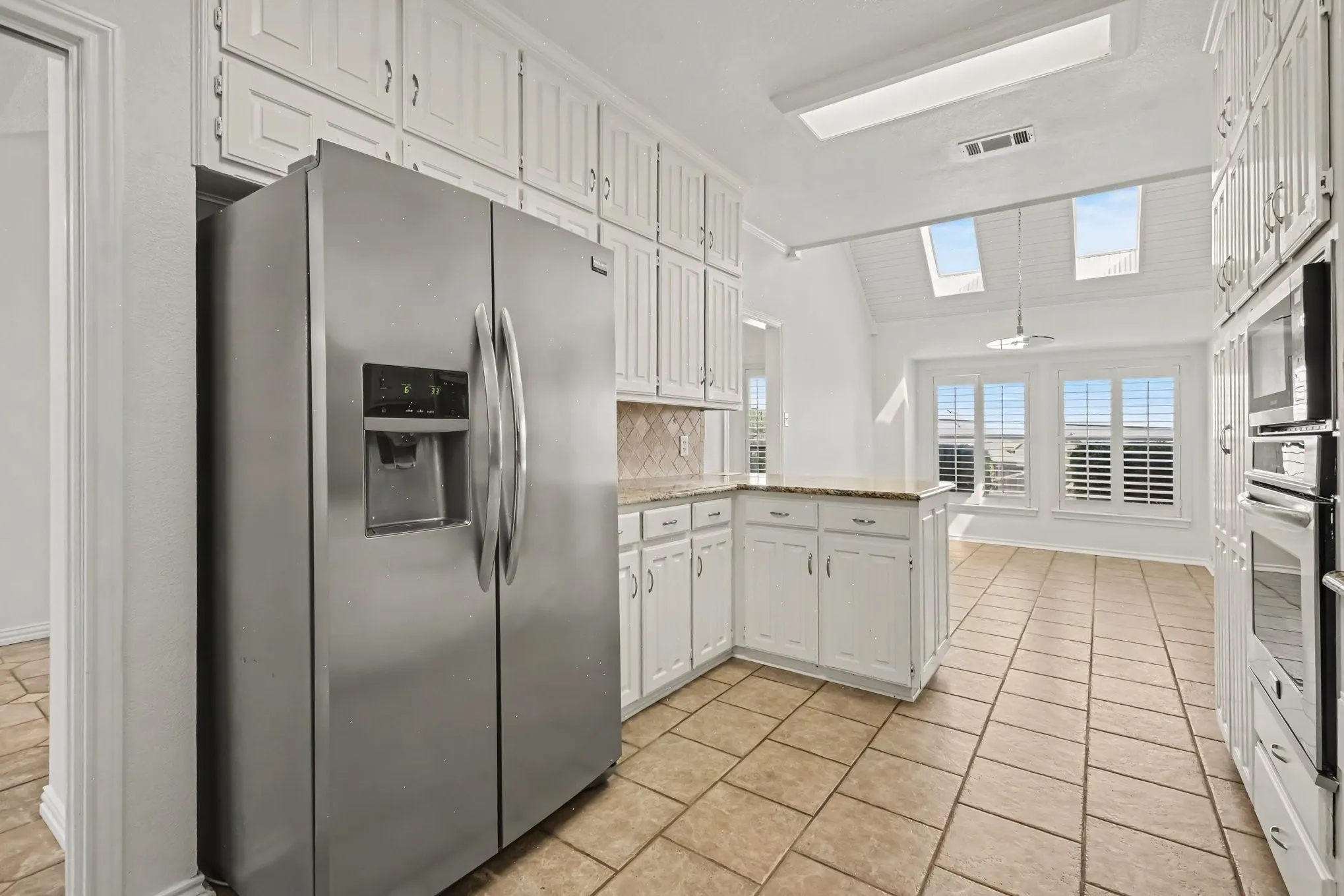 Single Family Residence For Sale in Tarrant County , 3503 Pembrooke Parkway S, Colleyville, Texas 76034, 4 Bedroom, 5 Bathroom, 2 Garage spaces, 4,147 Sqft, built in 1986, mls#21369683, Real Estate Agent in Colleyville, Homes For Sale in Tarrant county, Homes For Sale in Colleyville, Realtor in Colleyville Texas, Real Estate Brokerage Independent Realty Texas, Luminita Cordes Realtor