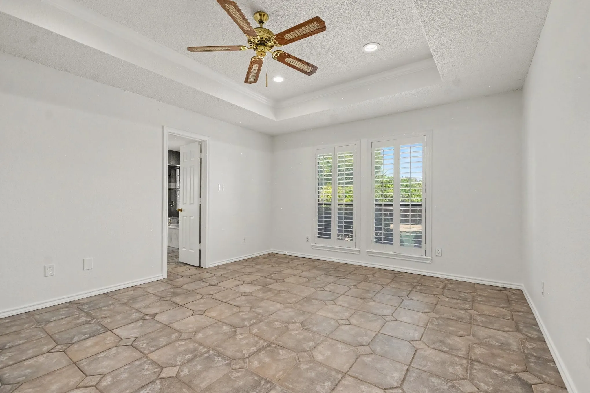 Single Family Residence For Sale in Tarrant County , 3503 Pembrooke Parkway S, Colleyville, Texas 76034, 4 Bedroom, 5 Bathroom, 2 Garage spaces, 4,147 Sqft, built in 1986, mls#21369683, Real Estate Agent in Colleyville, Homes For Sale in Tarrant county, Homes For Sale in Colleyville, Realtor in Colleyville Texas, Real Estate Brokerage Independent Realty Texas, Luminita Cordes Realtor