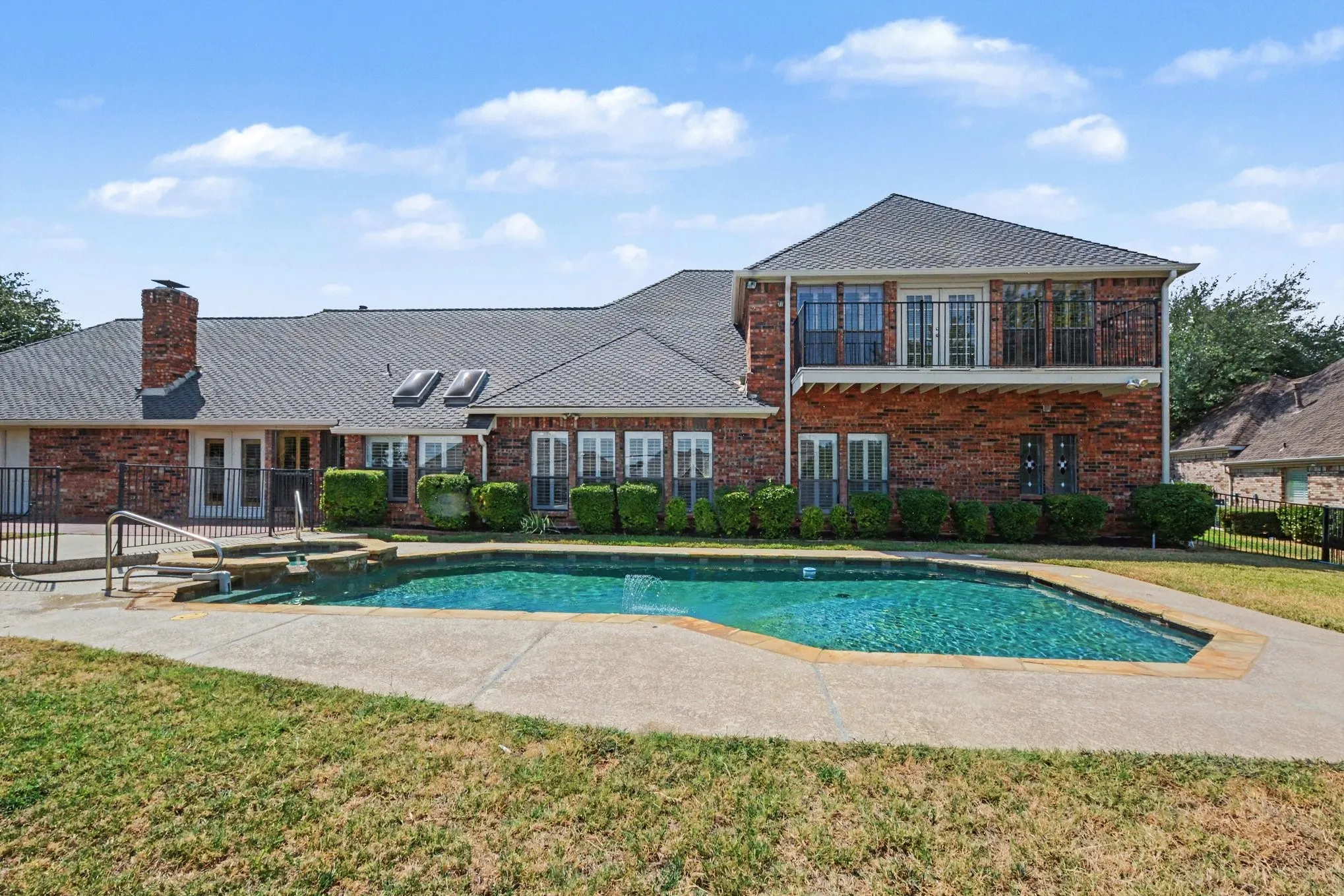Single Family Residence For Sale in Tarrant County , 3503 Pembrooke Parkway S, Colleyville, Texas 76034, 4 Bedroom, 5 Bathroom, 2 Garage spaces, 4,147 Sqft, built in 1986, mls#21369683, Real Estate Agent in Colleyville, Homes For Sale in Tarrant county, Homes For Sale in Colleyville, Realtor in Colleyville Texas, Real Estate Brokerage Independent Realty Texas, Luminita Cordes Realtor