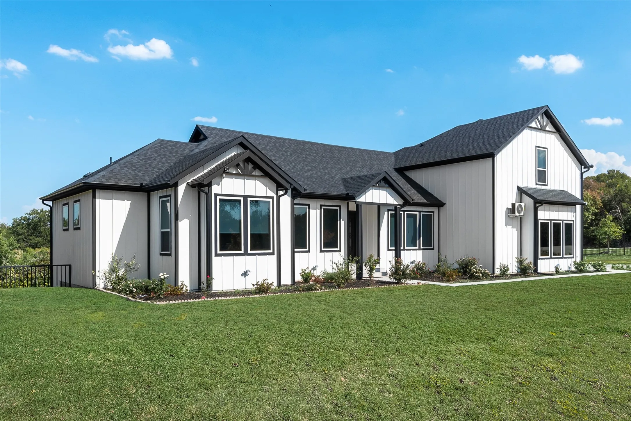 Single Family Residence For Sale in Tarrant County , 911 Oldgate Road, Lakeside, Texas 76108, 5 Bedroom, 7 Bathroom, 2 Garage spaces, 6,271 Sqft, built in 2026, mls#21387738, Real Estate Agent in Lakeside, Homes For Sale in Tarrant county, Homes For Sale in Lakeside, Realtor in Lakeside Texas, Real Estate Brokerage Independent Realty Texas, Luminita Cordes Realtor