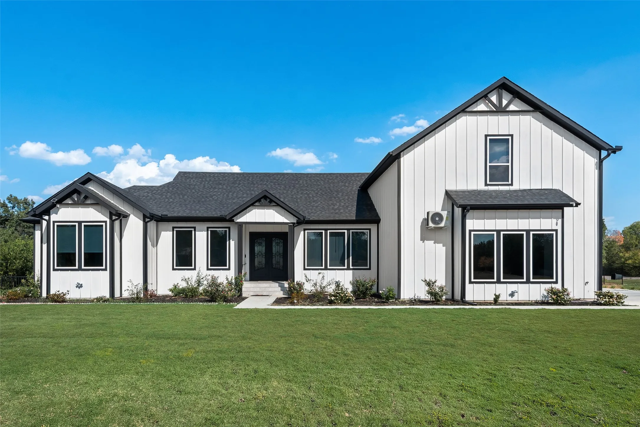 Single Family Residence For Sale in Tarrant County , 911 Oldgate Road, Lakeside, Texas 76108, 5 Bedroom, 7 Bathroom, 2 Garage spaces, 6,271 Sqft, built in 2026, mls#21387738, Real Estate Agent in Lakeside, Homes For Sale in Tarrant county, Homes For Sale in Lakeside, Realtor in Lakeside Texas, Real Estate Brokerage Independent Realty Texas, Luminita Cordes Realtor