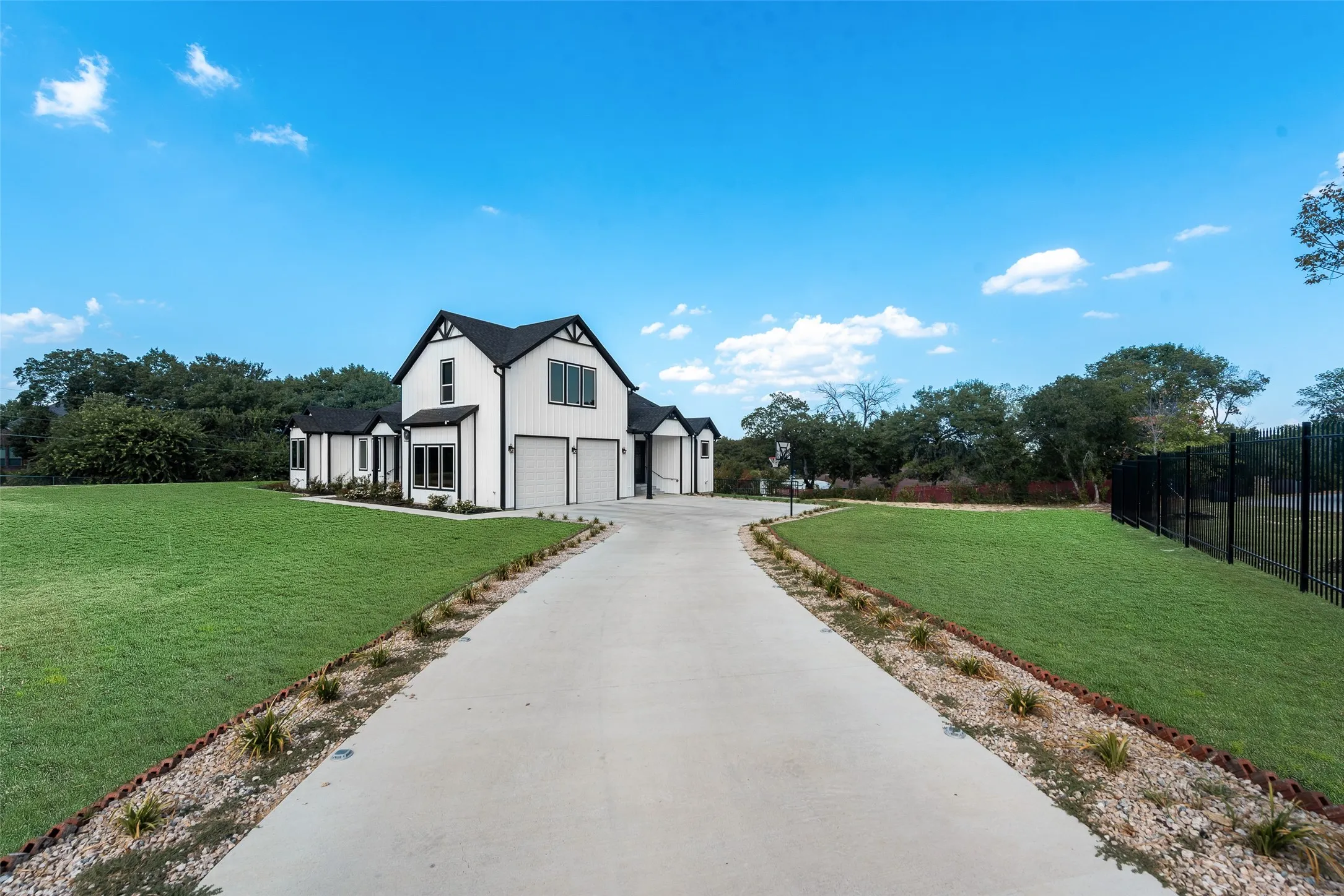 Single Family Residence For Sale in Tarrant County , 911 Oldgate Road, Lakeside, Texas 76108, 5 Bedroom, 7 Bathroom, 2 Garage spaces, 6,271 Sqft, built in 2026, mls#21387738, Real Estate Agent in Lakeside, Homes For Sale in Tarrant county, Homes For Sale in Lakeside, Realtor in Lakeside Texas, Real Estate Brokerage Independent Realty Texas, Luminita Cordes Realtor