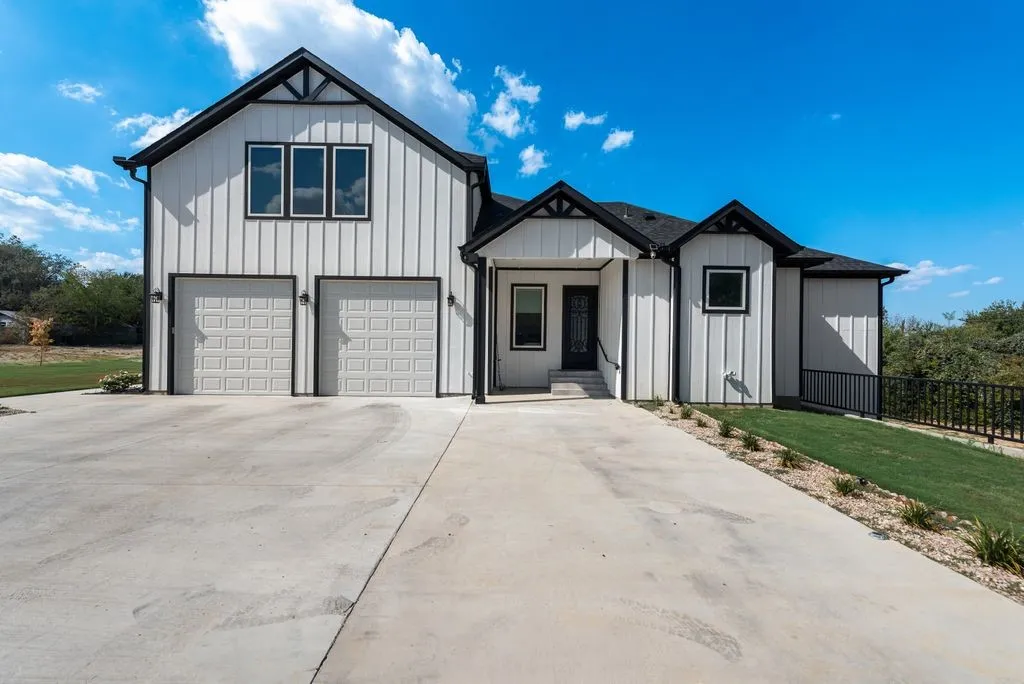 Single Family Residence For Sale in Tarrant County , 911 Oldgate Road, Lakeside, Texas 76108, 5 Bedroom, 7 Bathroom, 2 Garage spaces, 6,271 Sqft, built in 2026, mls#21387738, Real Estate Agent in Lakeside, Homes For Sale in Tarrant county, Homes For Sale in Lakeside, Realtor in Lakeside Texas, Real Estate Brokerage Independent Realty Texas, Luminita Cordes Realtor
