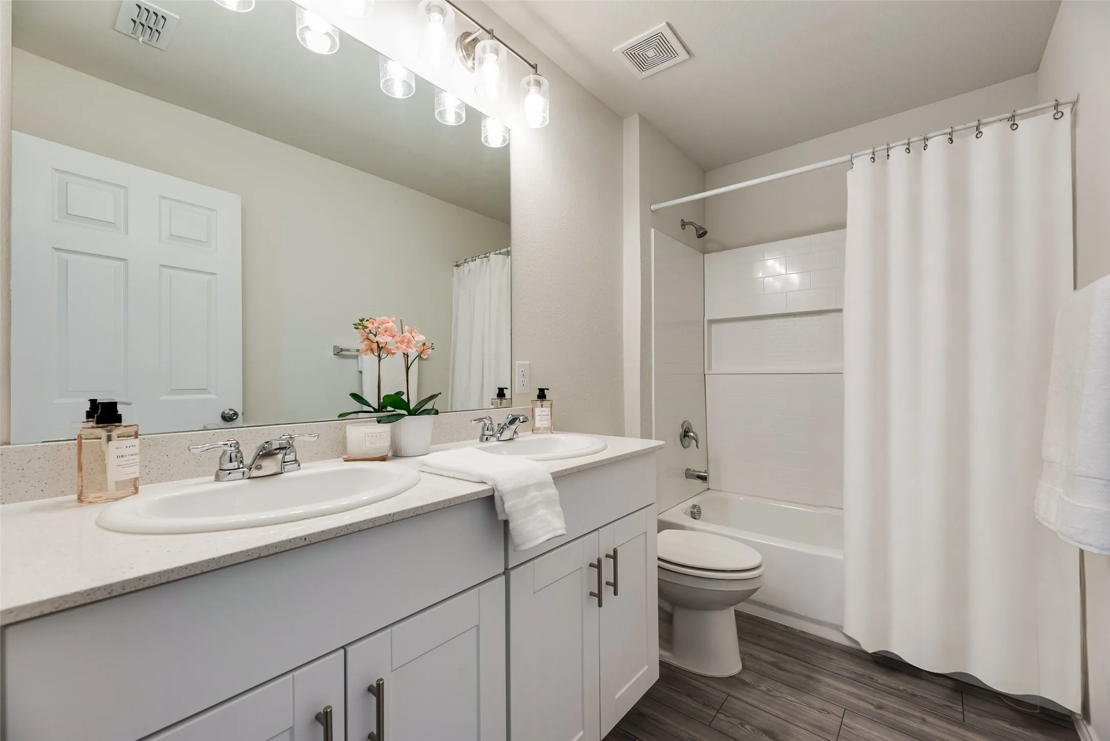Single Family Residence For Sale in Denton County , 7005 Adderly Road, Pilot Point, Texas 76258, 4 Bedroom, 3 Bathroom, 2 Garage spaces, 2,323 Sqft, built in 2022, mls#21387666, Real Estate Agent in Pilot Point, Homes For Sale in Denton county, Homes For Sale in Pilot Point, Realtor in Pilot Point Texas, Real Estate Brokerage Independent Realty Texas, Luminita Cordes Realtor