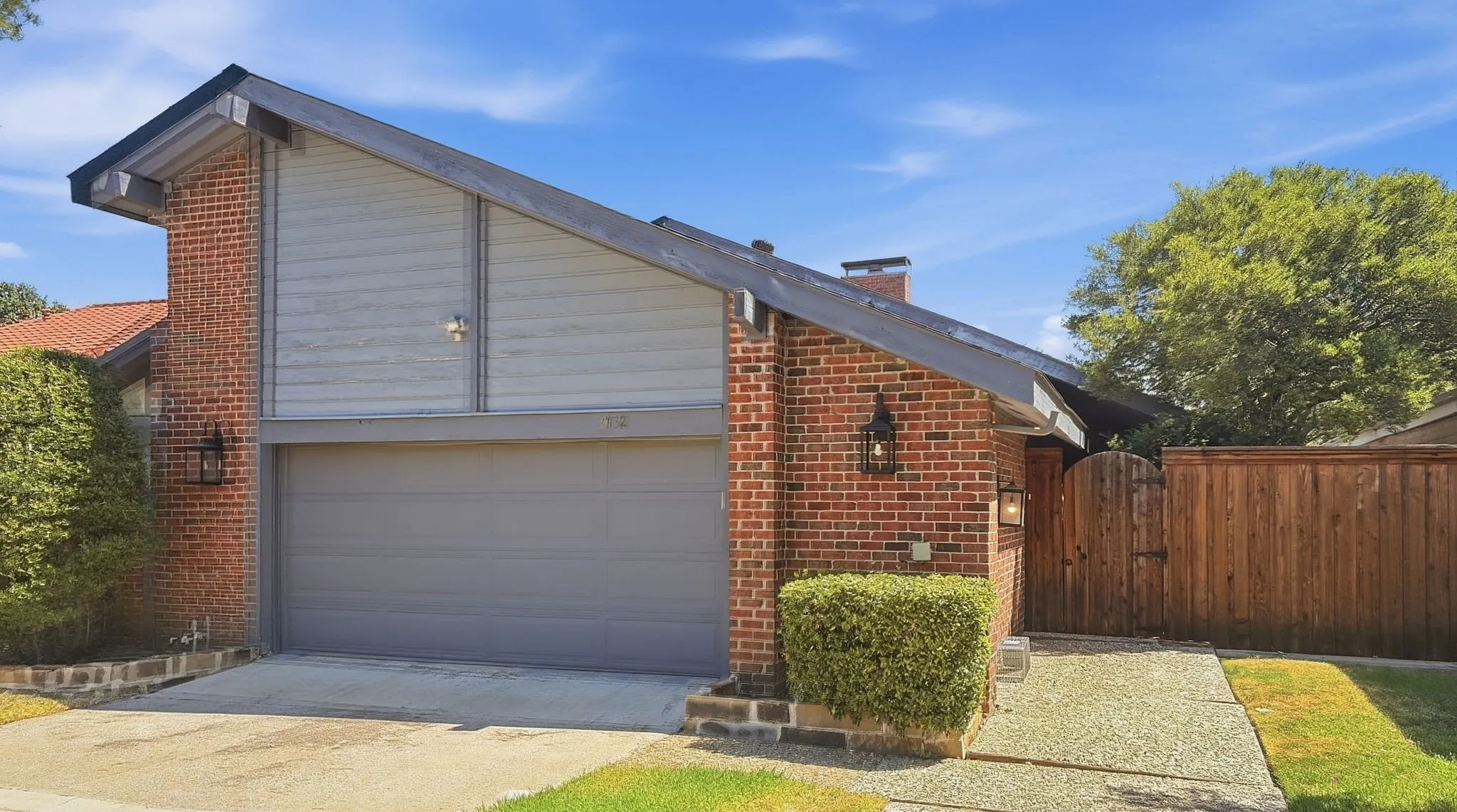 Single Family Residence For Sale in Dallas County , 3732 Millswood Drive, Irving, Texas 75062, 3 Bedroom, 3 Bathroom, 2 Garage spaces, 2,045 Sqft, built in 1978, mls#21387645, Real Estate Agent in Irving, Homes For Sale in Dallas county, Homes For Sale in Irving, Realtor in Irving Texas, Real Estate Brokerage Independent Realty Texas, Luminita Cordes Realtor