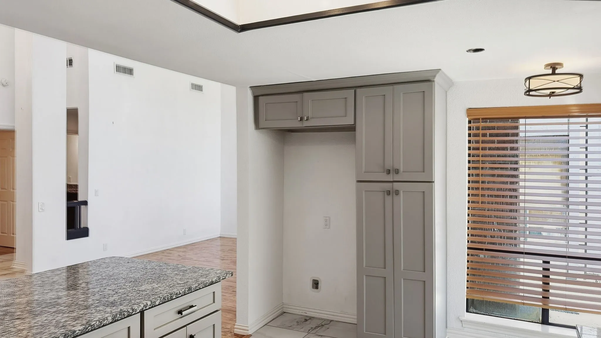Single Family Residence For Sale in Dallas County , 3732 Millswood Drive, Irving, Texas 75062, 3 Bedroom, 3 Bathroom, 2 Garage spaces, 2,045 Sqft, built in 1978, mls#21387645, Real Estate Agent in Irving, Homes For Sale in Dallas county, Homes For Sale in Irving, Realtor in Irving Texas, Real Estate Brokerage Independent Realty Texas, Luminita Cordes Realtor