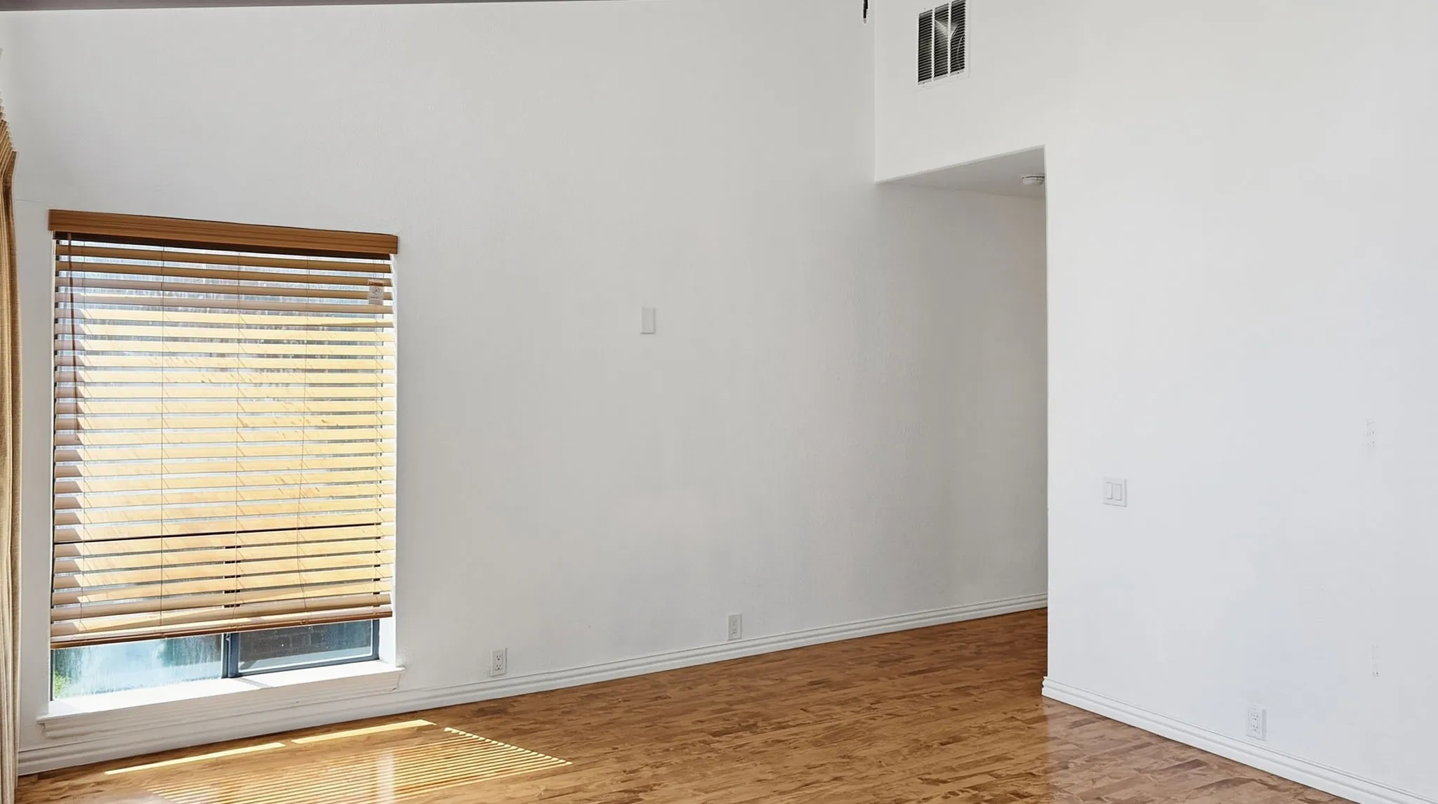 Single Family Residence For Sale in Dallas County , 3732 Millswood Drive, Irving, Texas 75062, 3 Bedroom, 3 Bathroom, 2 Garage spaces, 2,045 Sqft, built in 1978, mls#21387645, Real Estate Agent in Irving, Homes For Sale in Dallas county, Homes For Sale in Irving, Realtor in Irving Texas, Real Estate Brokerage Independent Realty Texas, Luminita Cordes Realtor